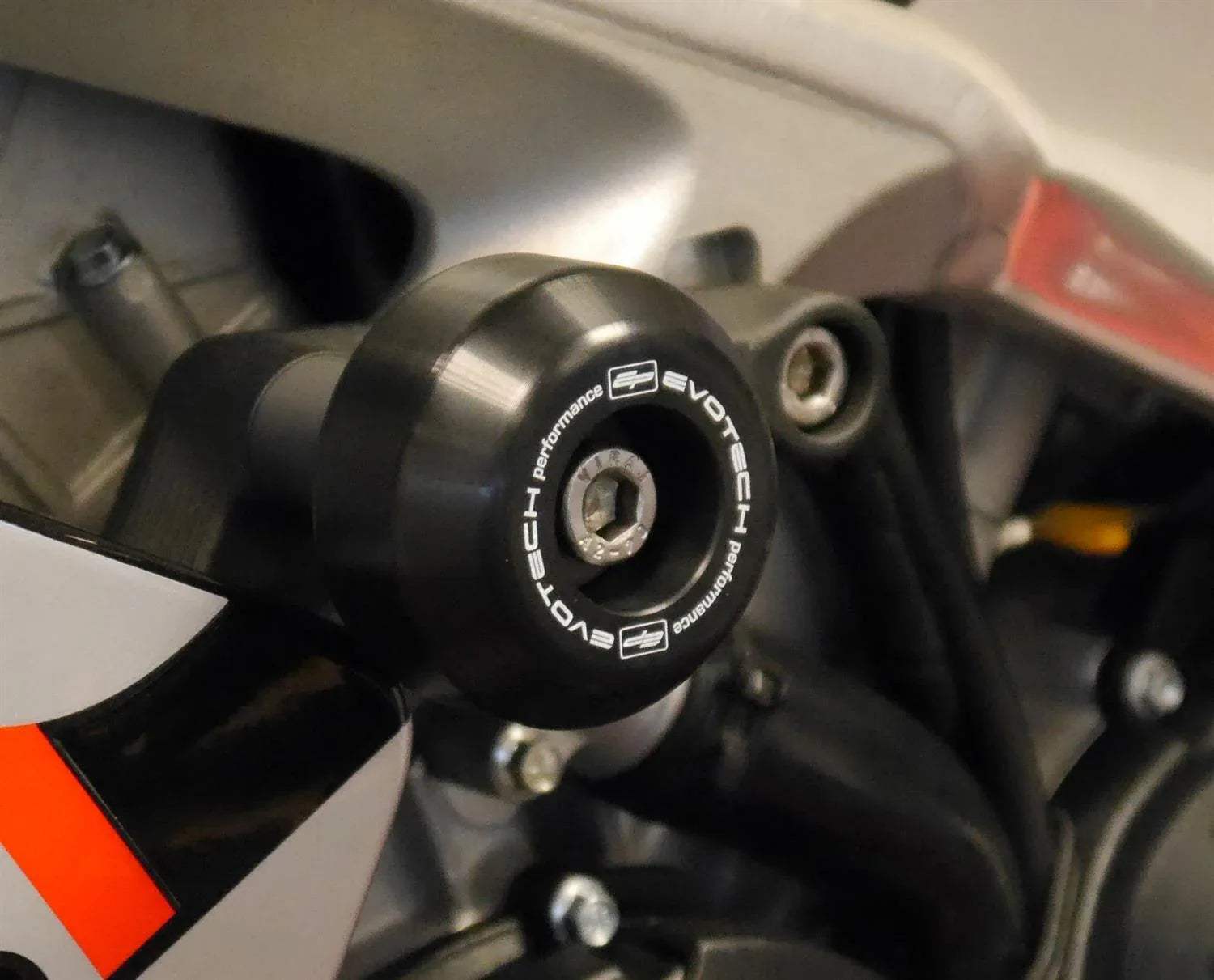 Evotech Aprilia RSV4 Crash Bobbins 2009 - 2014 - Sturzpads | Evotech Performance