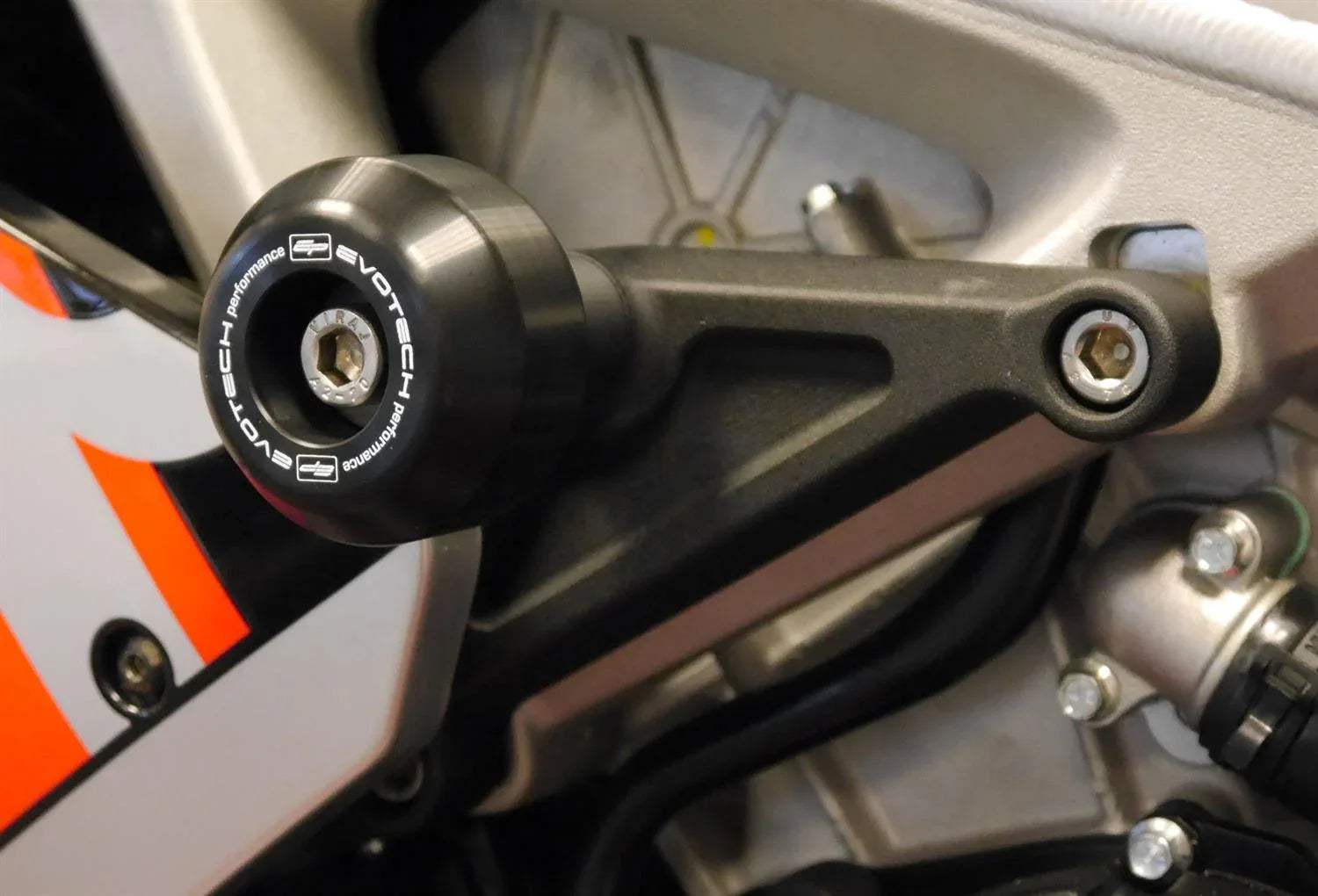 Evotech Aprilia RSV4 Crash Bobbins 2009 - 2014 - Sturzpads | Evotech Performance