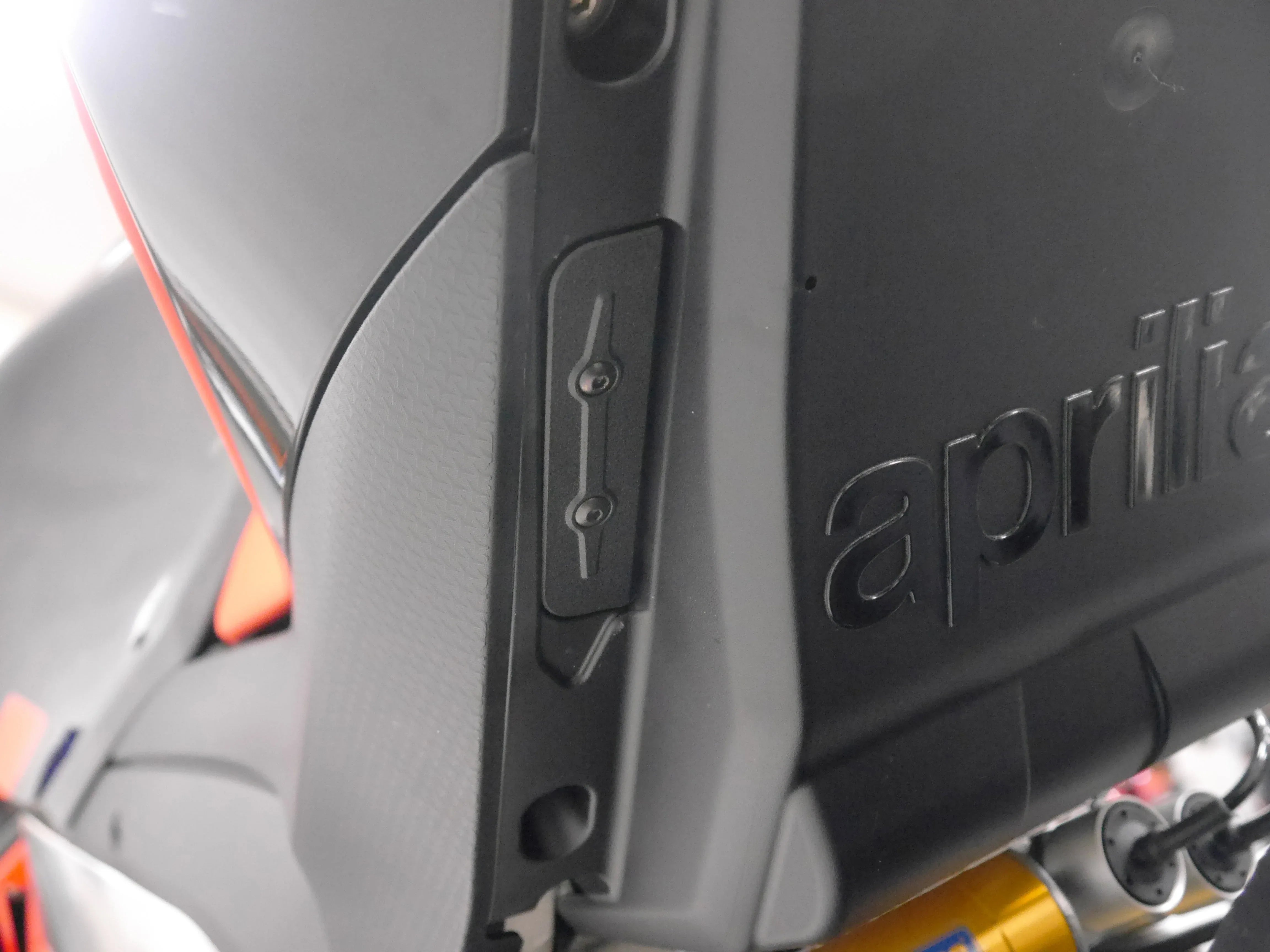 Evotech Exhaust Hanger Kit - Aprilia RSV4 Factory (2025+)