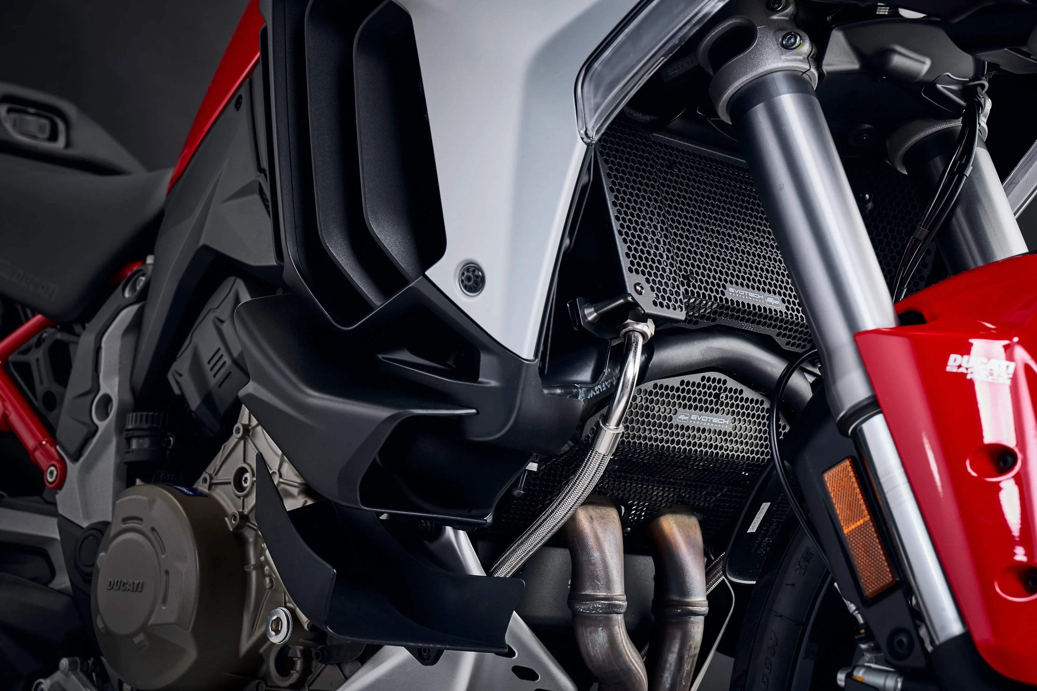 Evotech Performance Multistrada V4 Pikes Peak Radiator Cylinder Head Guard Complete Set (2022 - 2024) - Kühlerschutzgitter | Evotech Performance