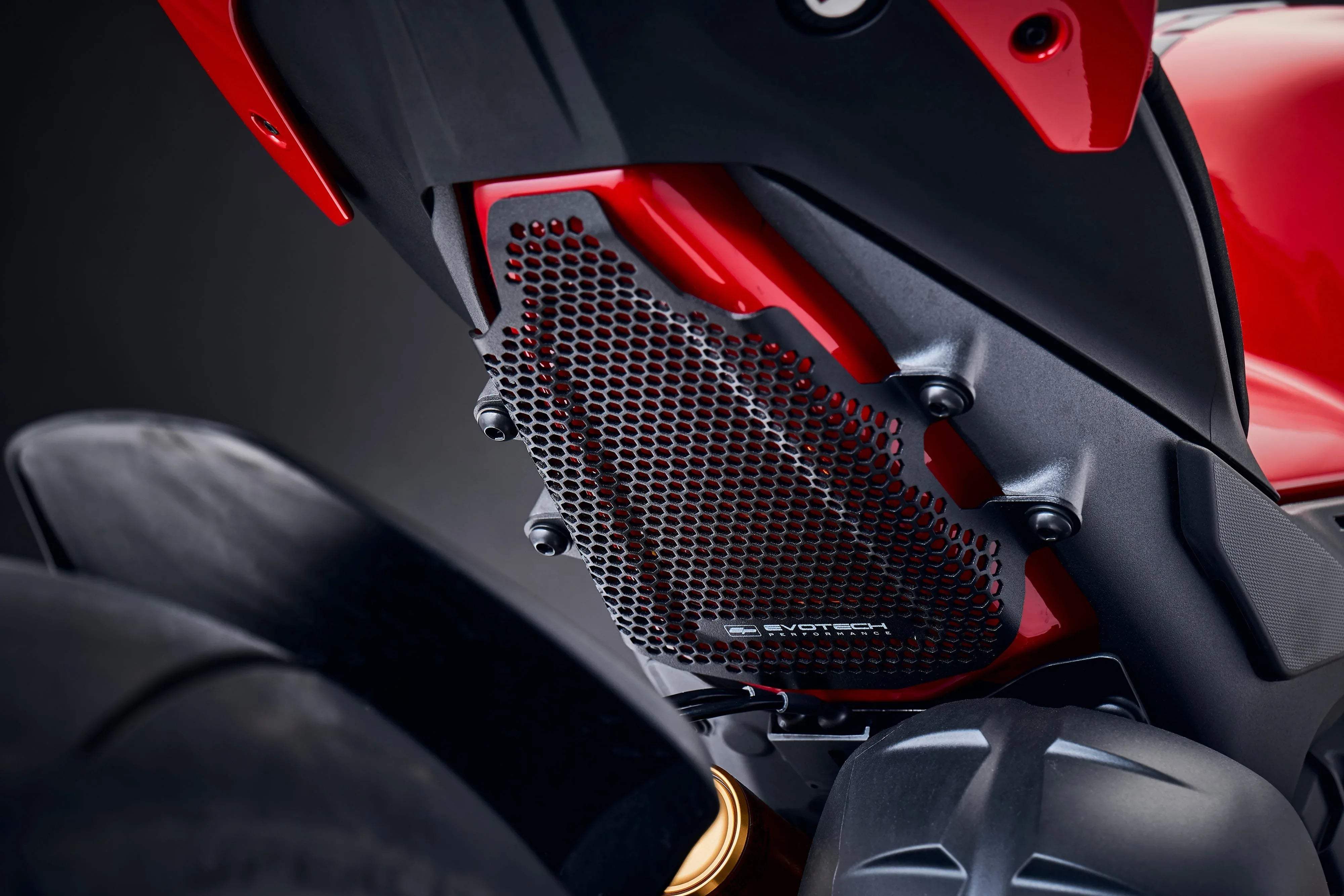 Evotech Ducati Panigale V4 R Fuel Tank Cover Guard (2021 - 2024) - Soziusfußrastenabdeckung | Evotech Performance