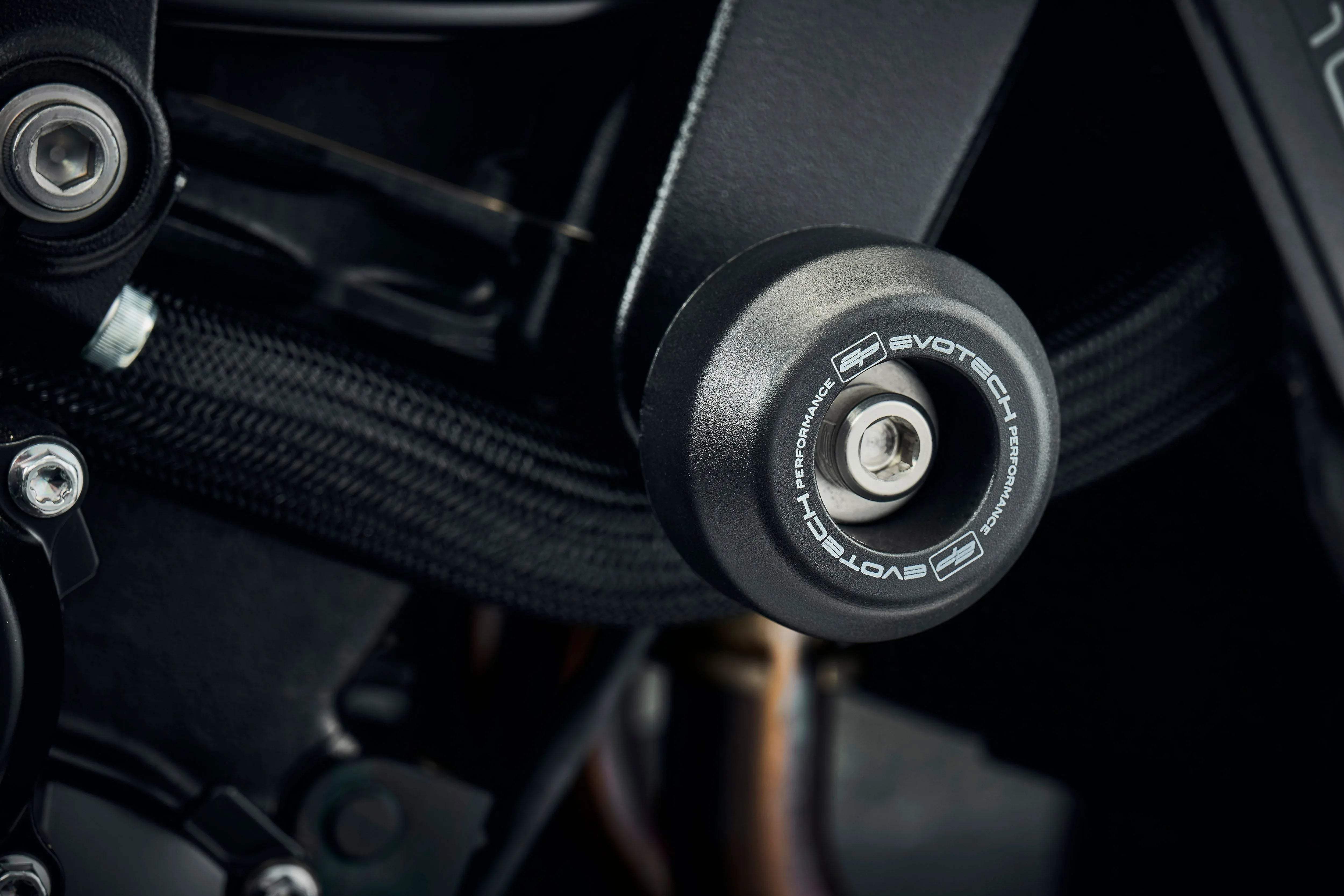 Evotech Suzuki GSX-S1000 Crash Bobbins (2015 - 2021) - Sturzpads | Evotech Performance