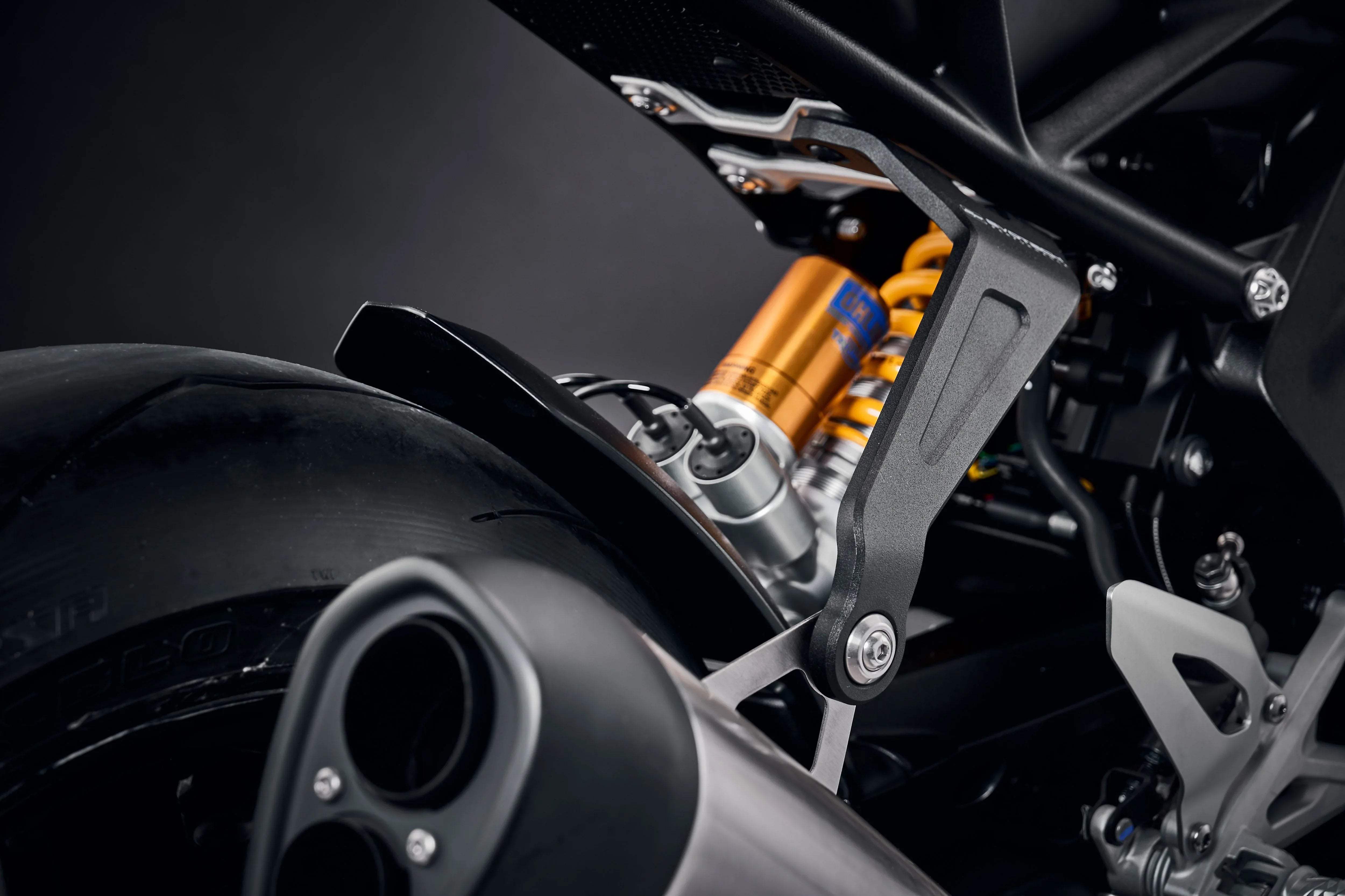 Evotech Performance Triumph Speed Triple 1200 RR Black Exhaust Hanger (2022+) - Auspuffhalterung | Evotech Performance