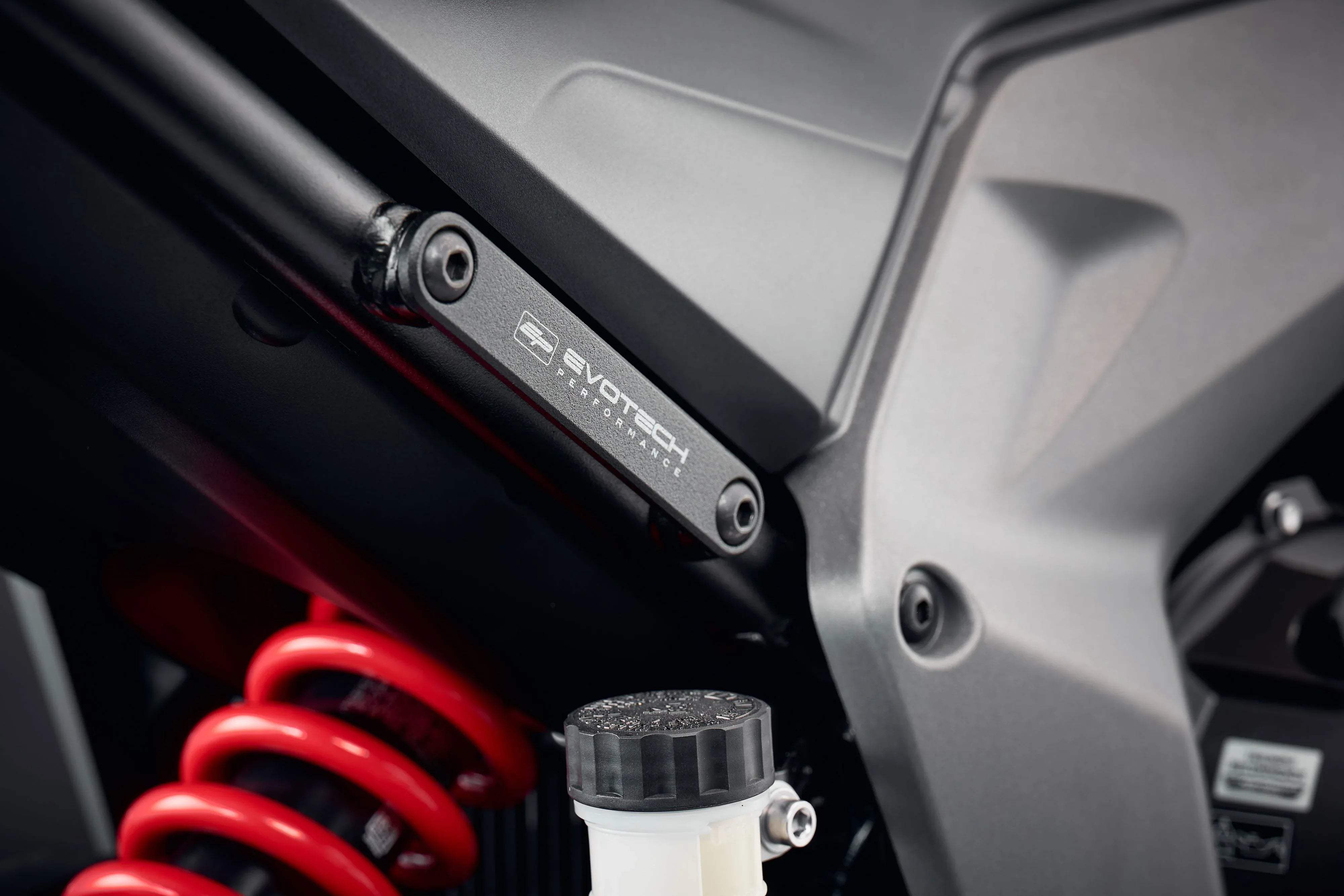 Evotech Pillion Footpeg Removal Kit - Triumph Trident (2021 - 2024) - Soziusfußrastenabdeckung | Evotech Performance