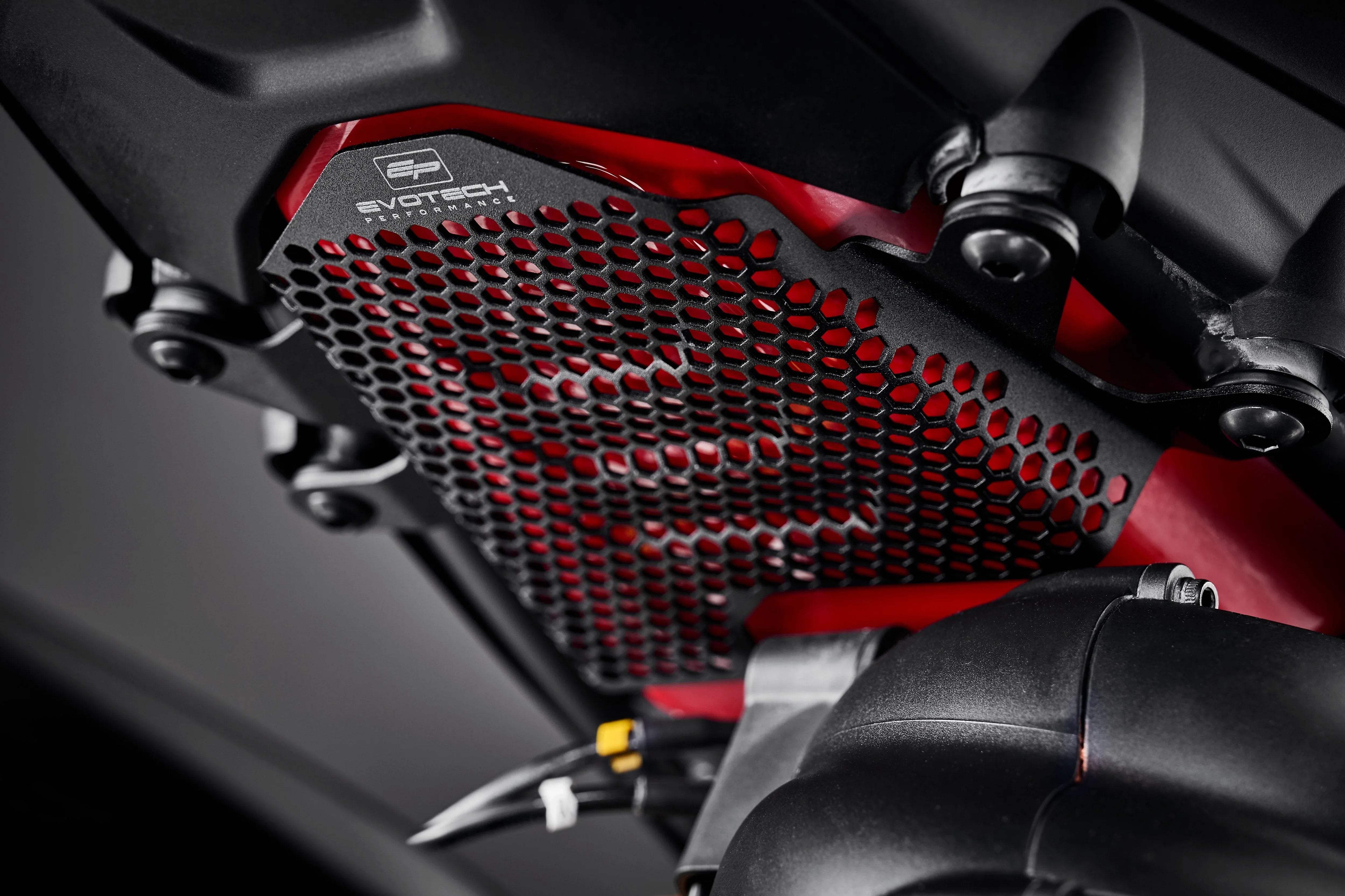 Evotech Performance Ducati Streetfighter V4 SP Pillion Peg Removal Kit/Fuel Tank Cover Guard (2022 - 2024) - Soziusfußrastenabdeckung | Evotech Performance