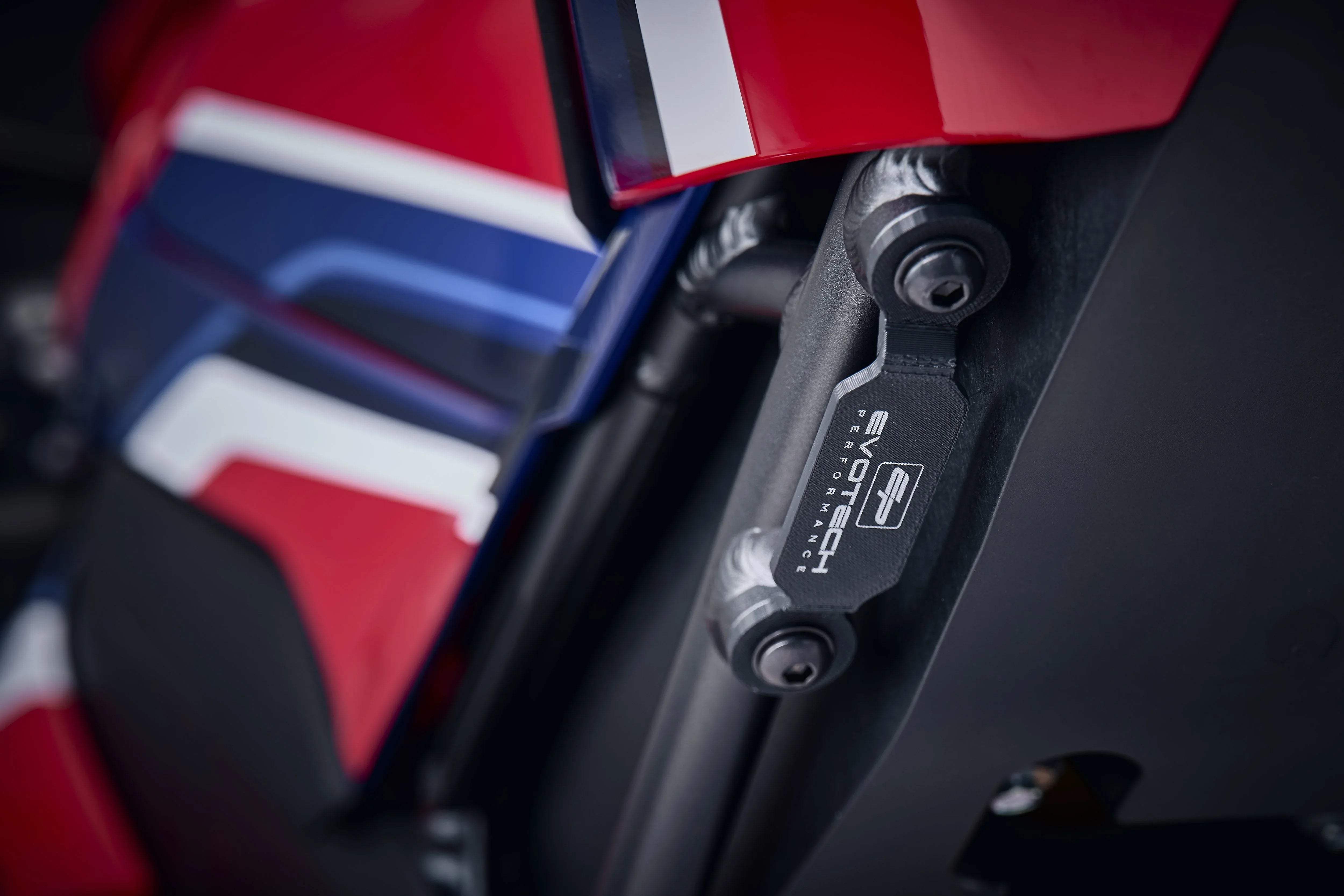 Evotech Honda CBR1000RR-R SP Exhaust Hanger & Pillion Footpeg Removal Kit (2020 - 2023) - Auspuffhalterung | Evotech Performance
