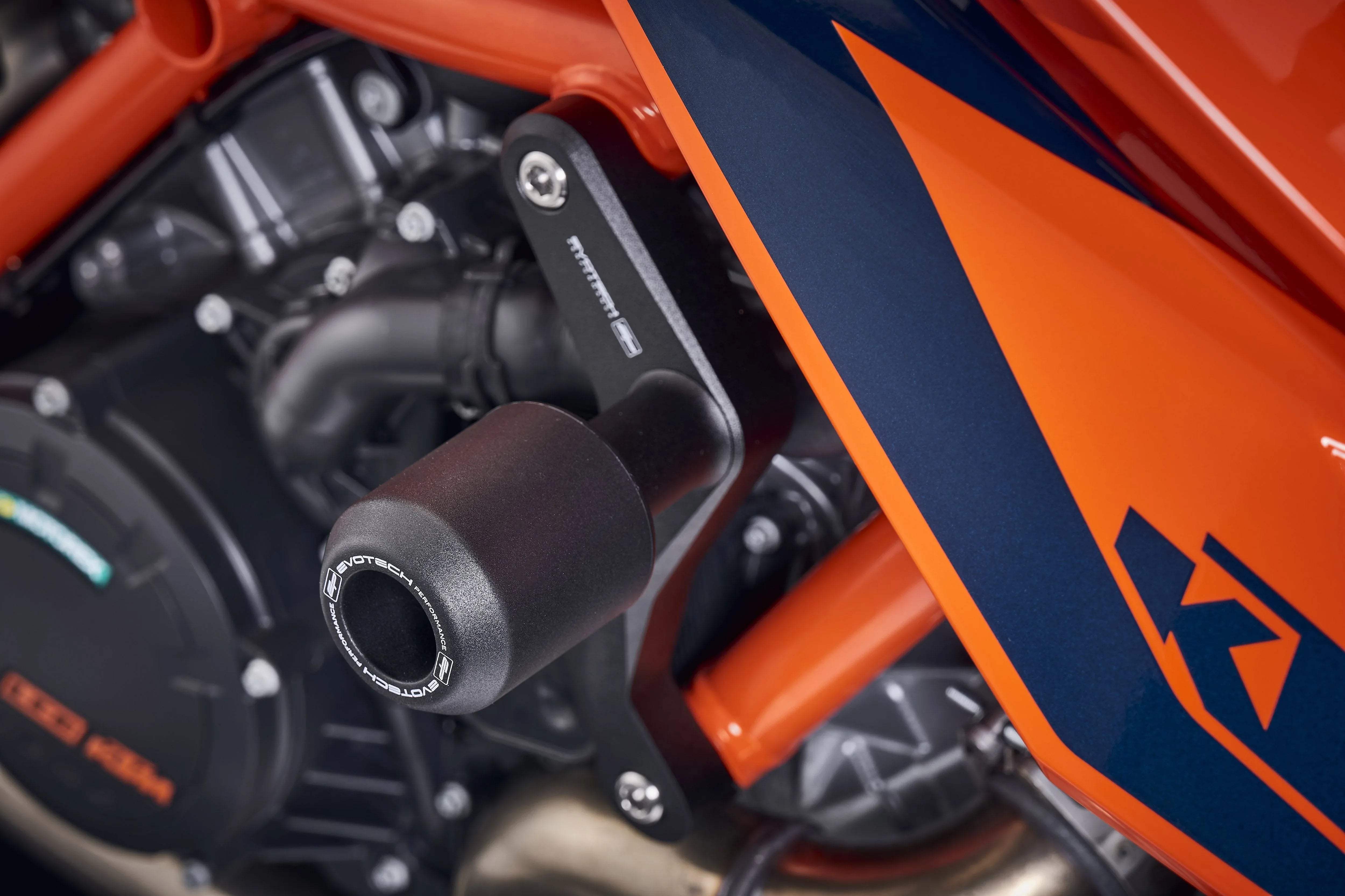 Evotech KTM 1290 Super Duke R Crash Protection (2020+) - Sturzpads | Evotech Performance