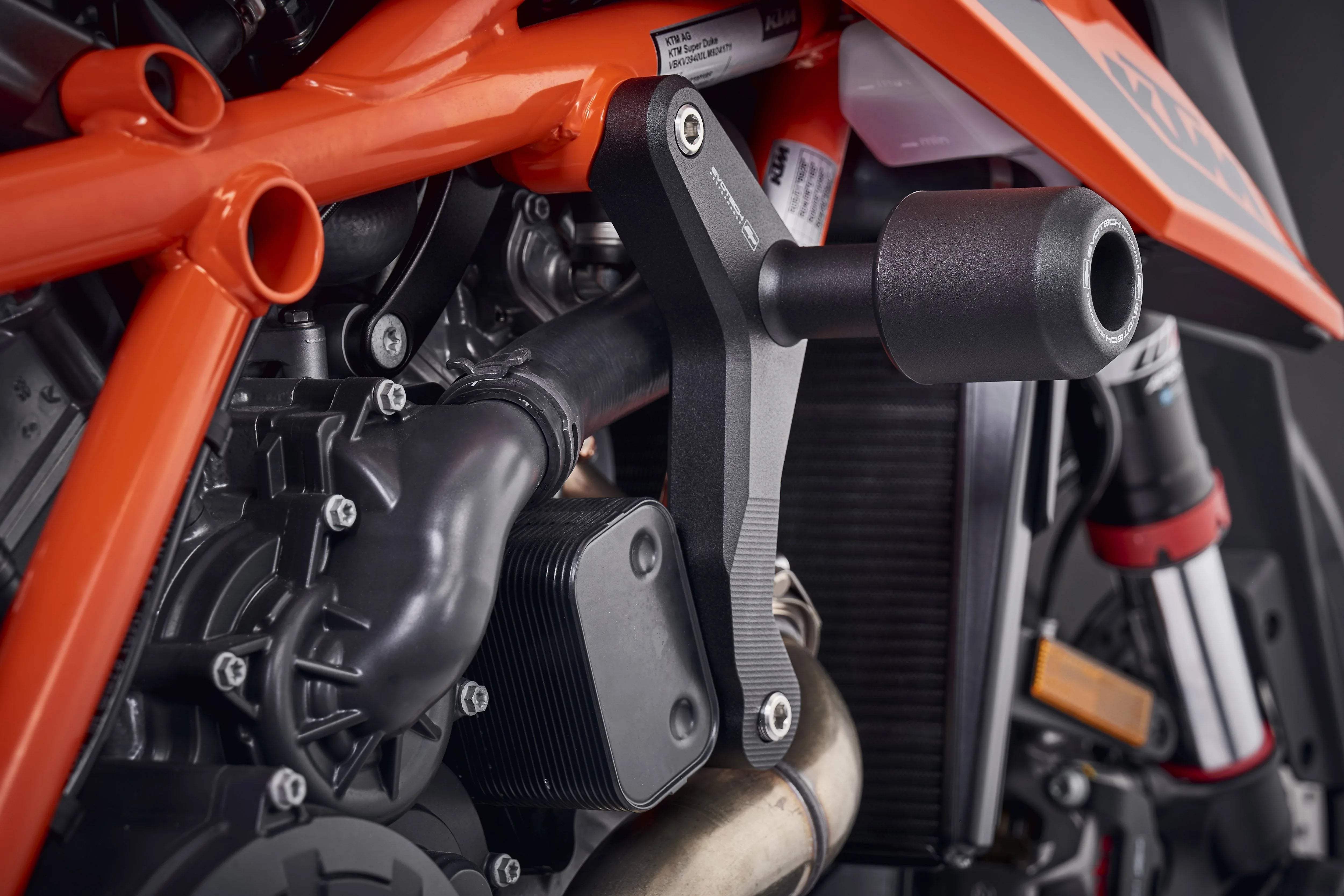 Evotech KTM 1290 Super Duke R Crash Protection (2020+) - Sturzpads | Evotech Performance