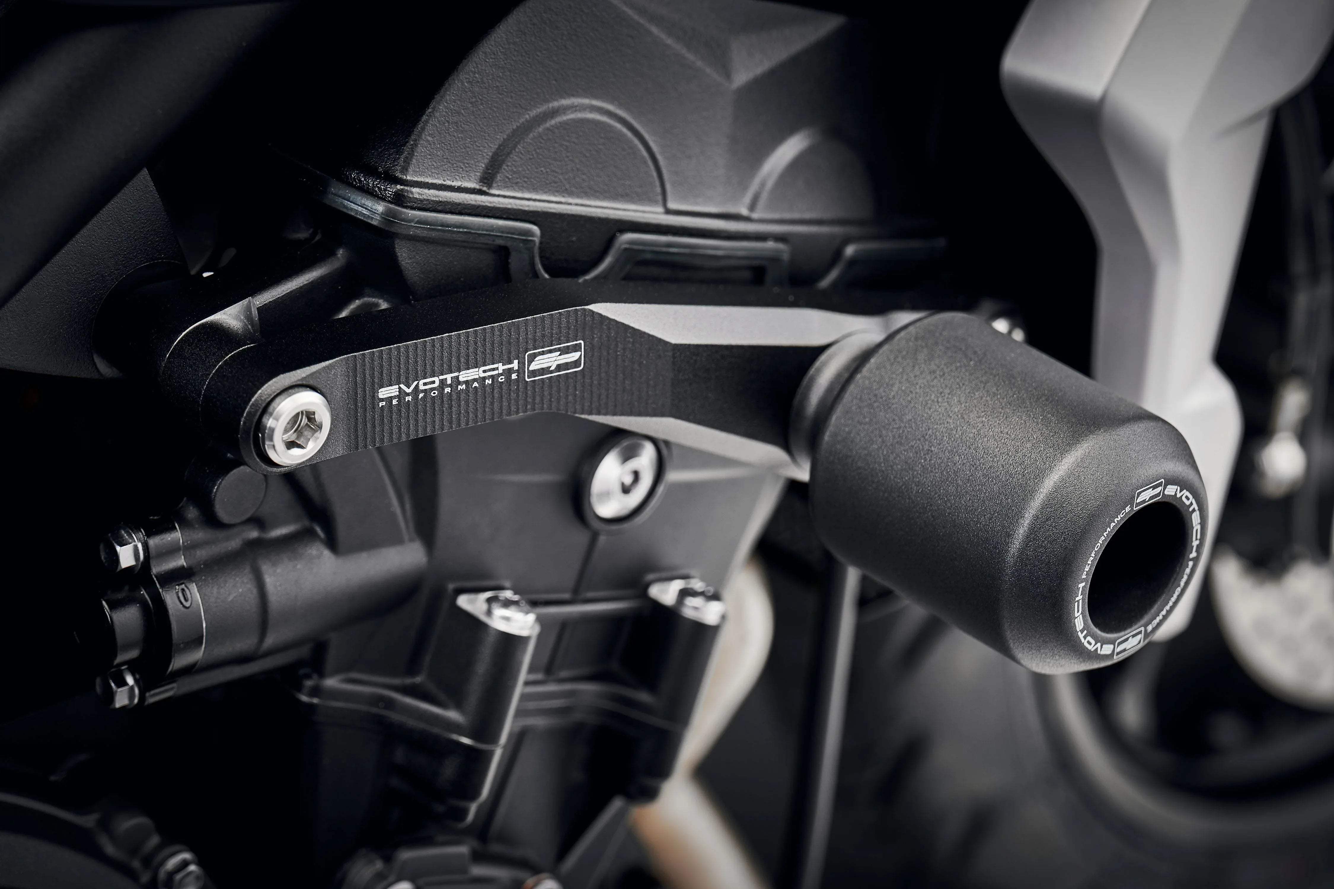 Evotech Crash Protection - Triumph Trident (2021 - 2024) - Sturzpads | Evotech Performance
