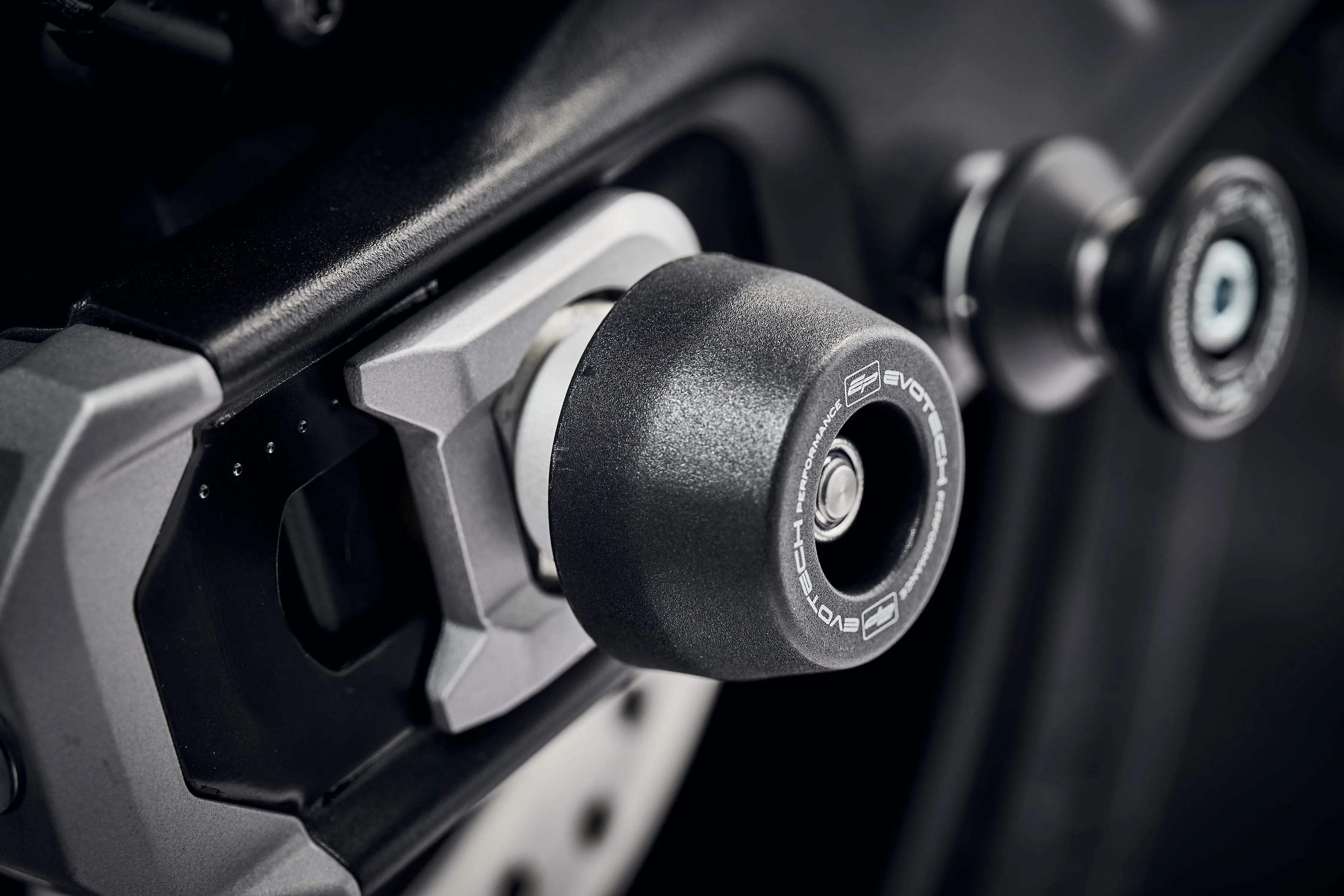 Evotech Performance Spindle Bobbins Kit - Triumph Trident (2021 - 2024) - Spindle Bobbins | Evotech Performance