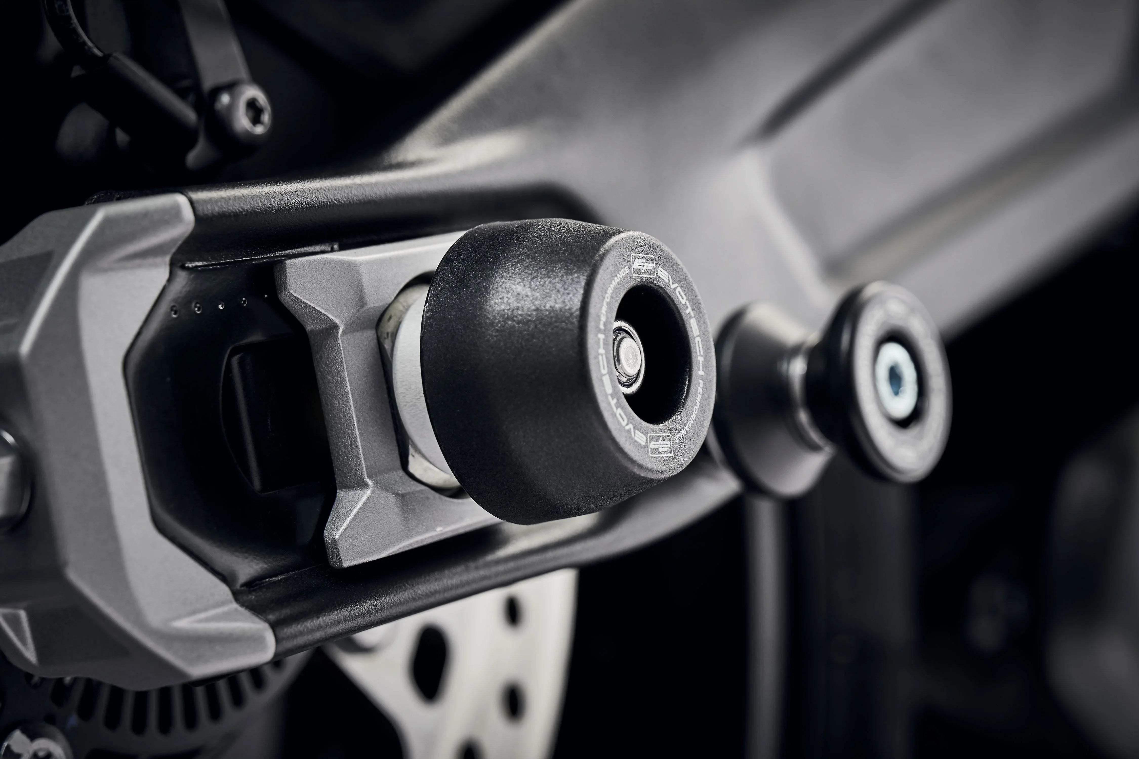 Evotech Rear Spindle Bobbins - Triumph Trident (2021 - 2024) - Spindle Bobbins | Evotech Performance