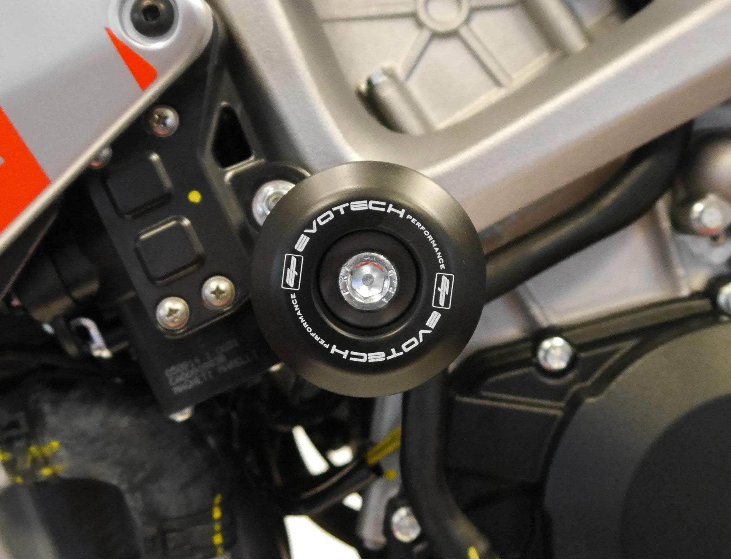 Evotech Crash Protection Bobbins - Aprilia Tuono V4 1100 RR (2017 - 2020) - Sturzpads | Evotech Performance
