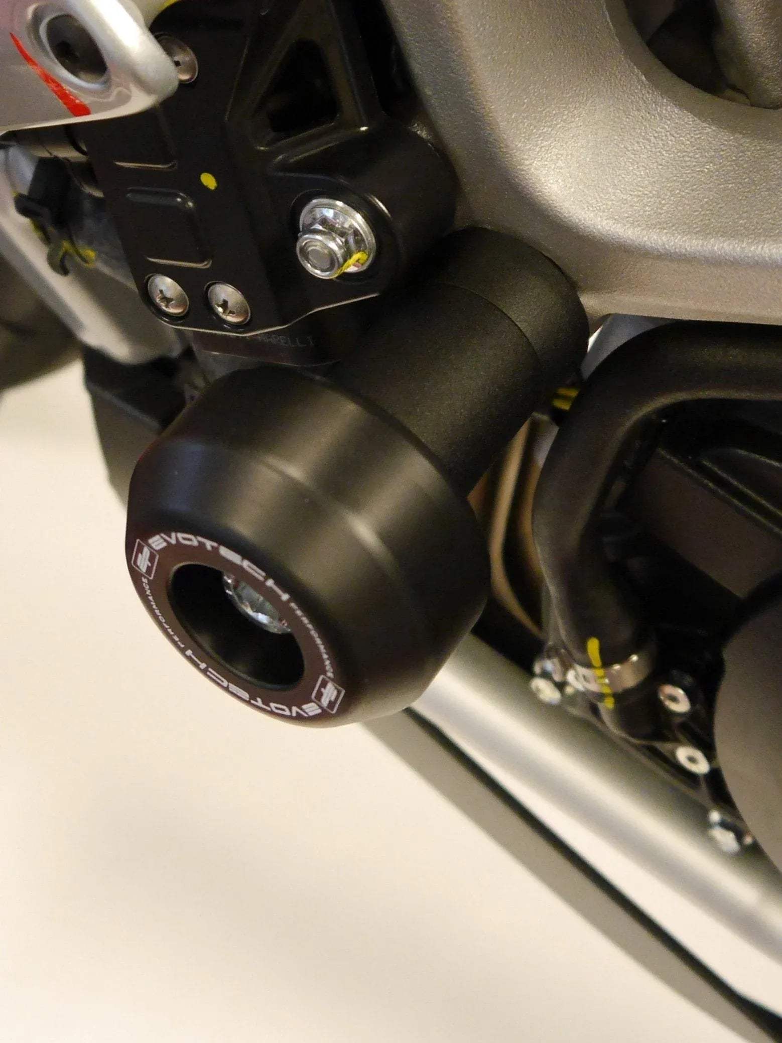 Evotech Crash Protection Bobbins - Aprilia Tuono V4 1100 RR (2015 - 2016) - Sturzpads | Evotech Performance