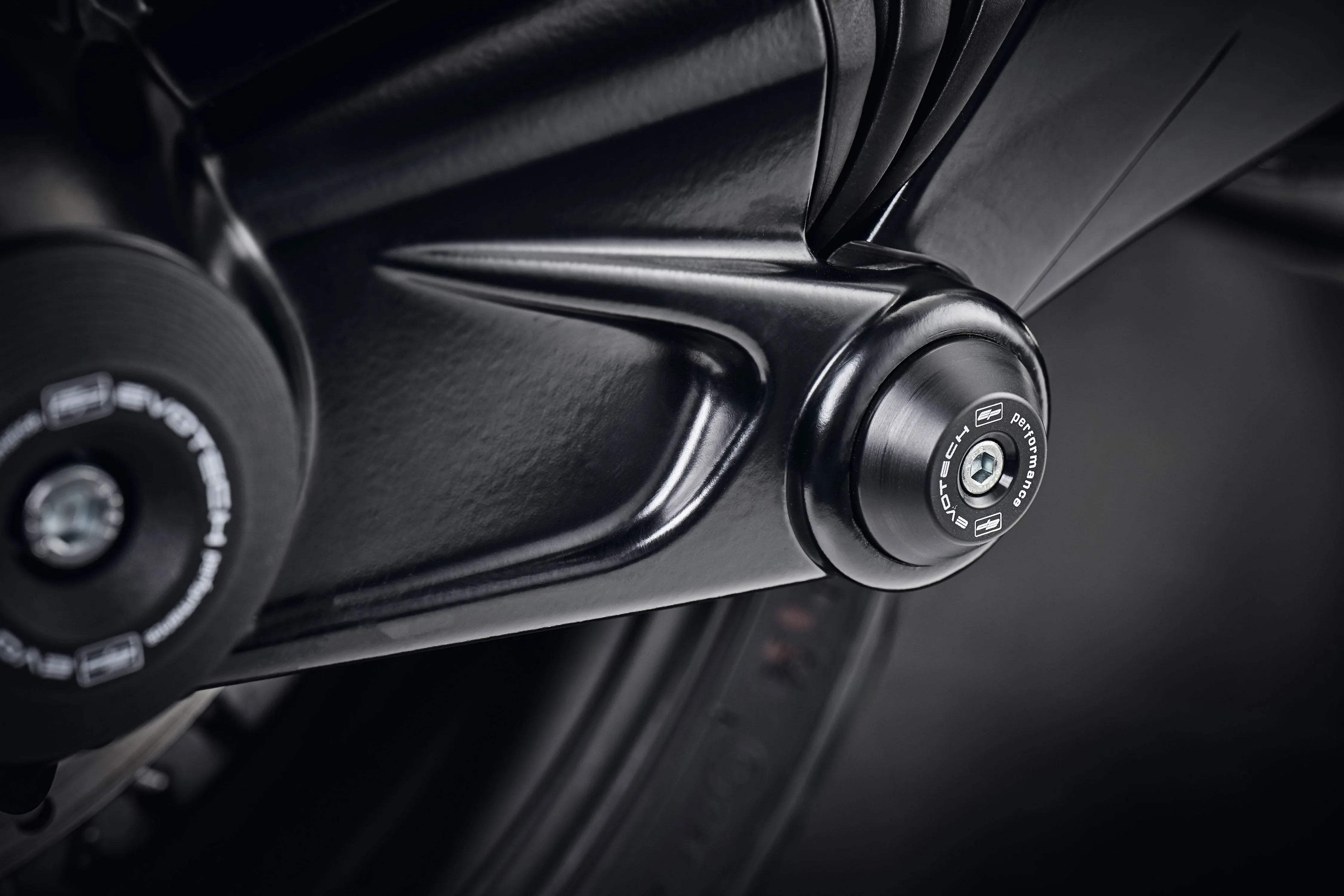 Evotech Swingarm Protection - BMW R 1200 GS (2013-2018) - Spindle Bobbins | Evotech Performance