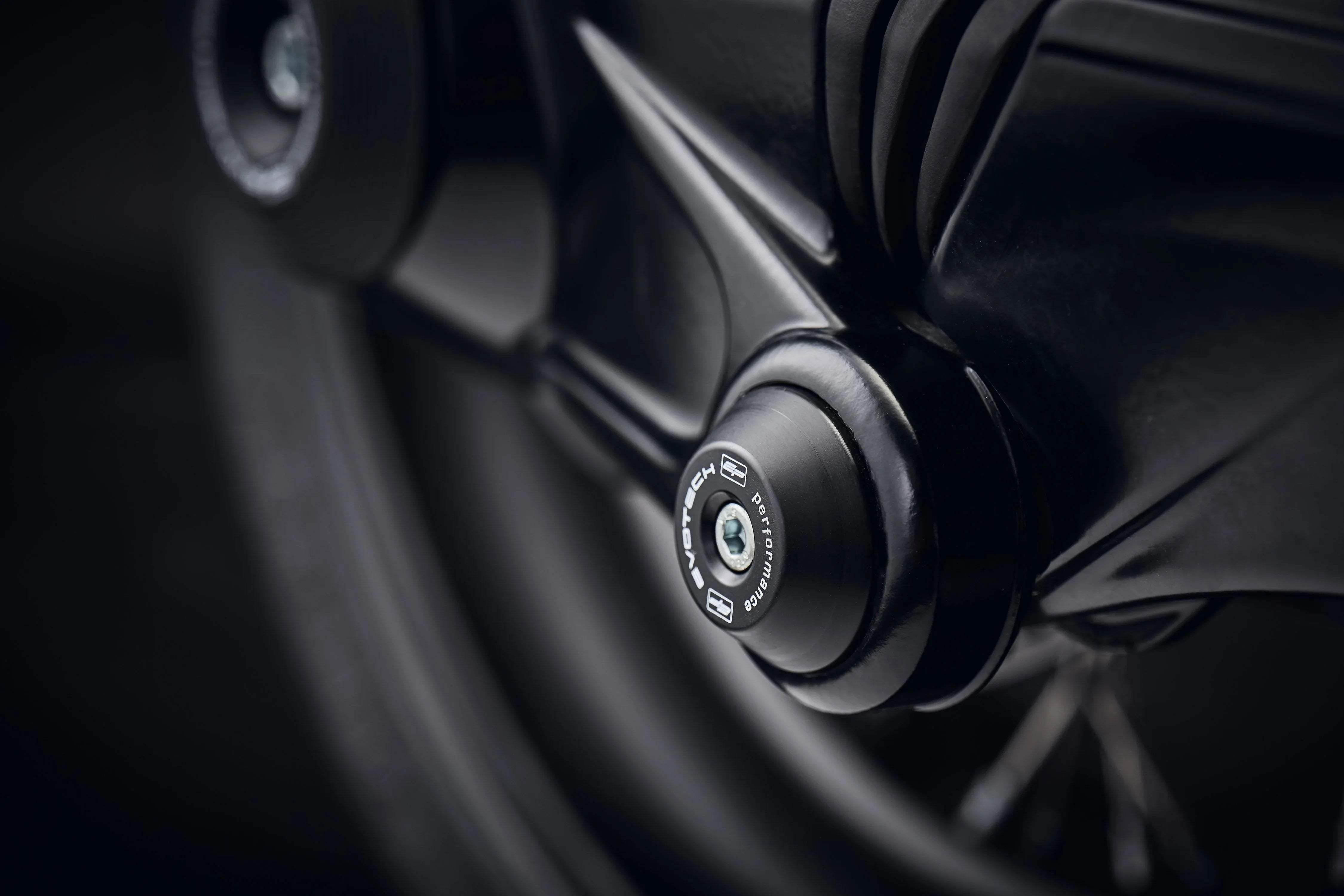 Evotech Swingarm Protection - BMW R 1200 GS (2013-2018) - Spindle Bobbins | Evotech Performance