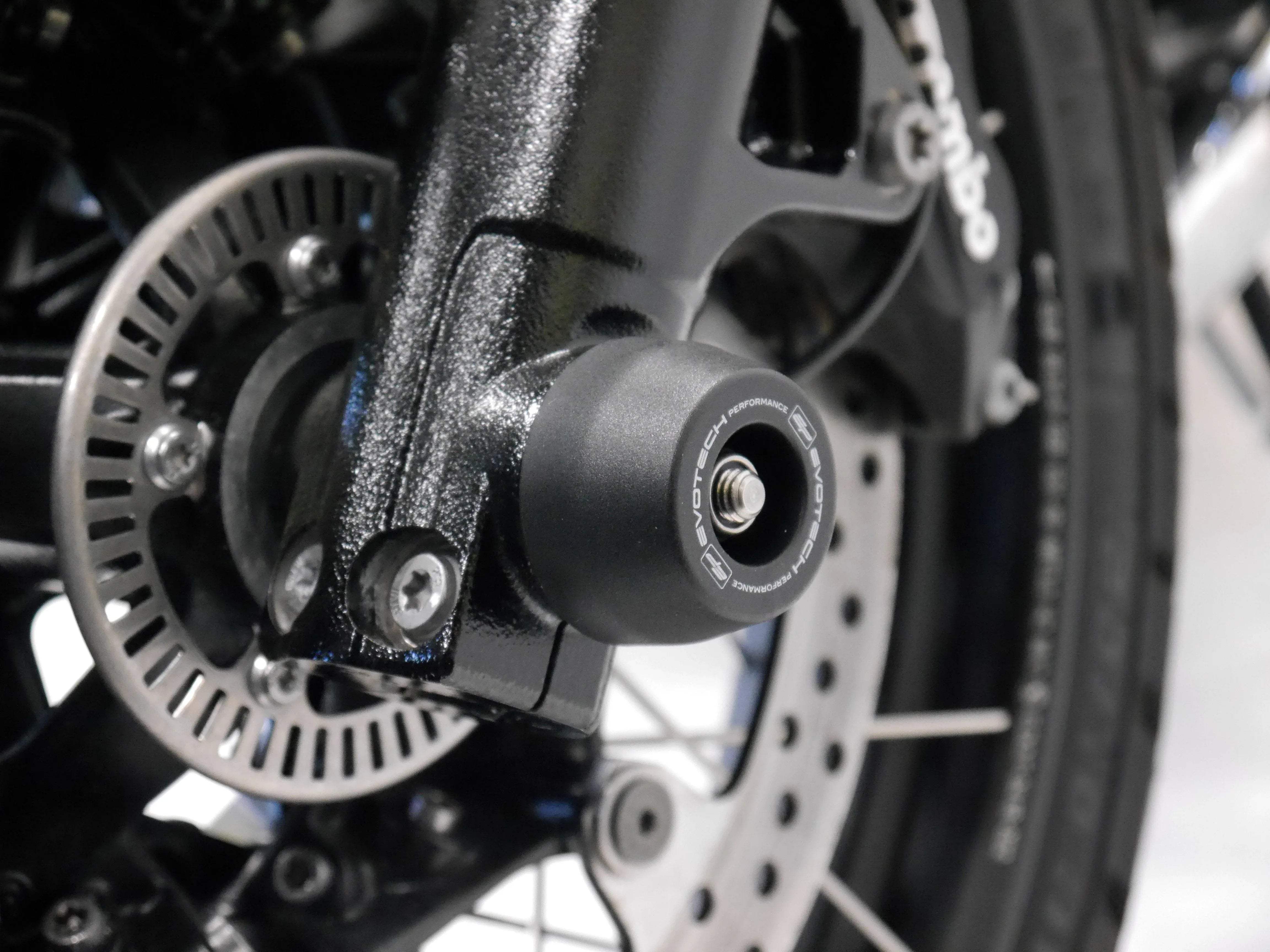 Evotech Front Spindle Bobbins - BMW R nineT Scrambler (2017+) - Spindle Bobbins | Evotech Performance