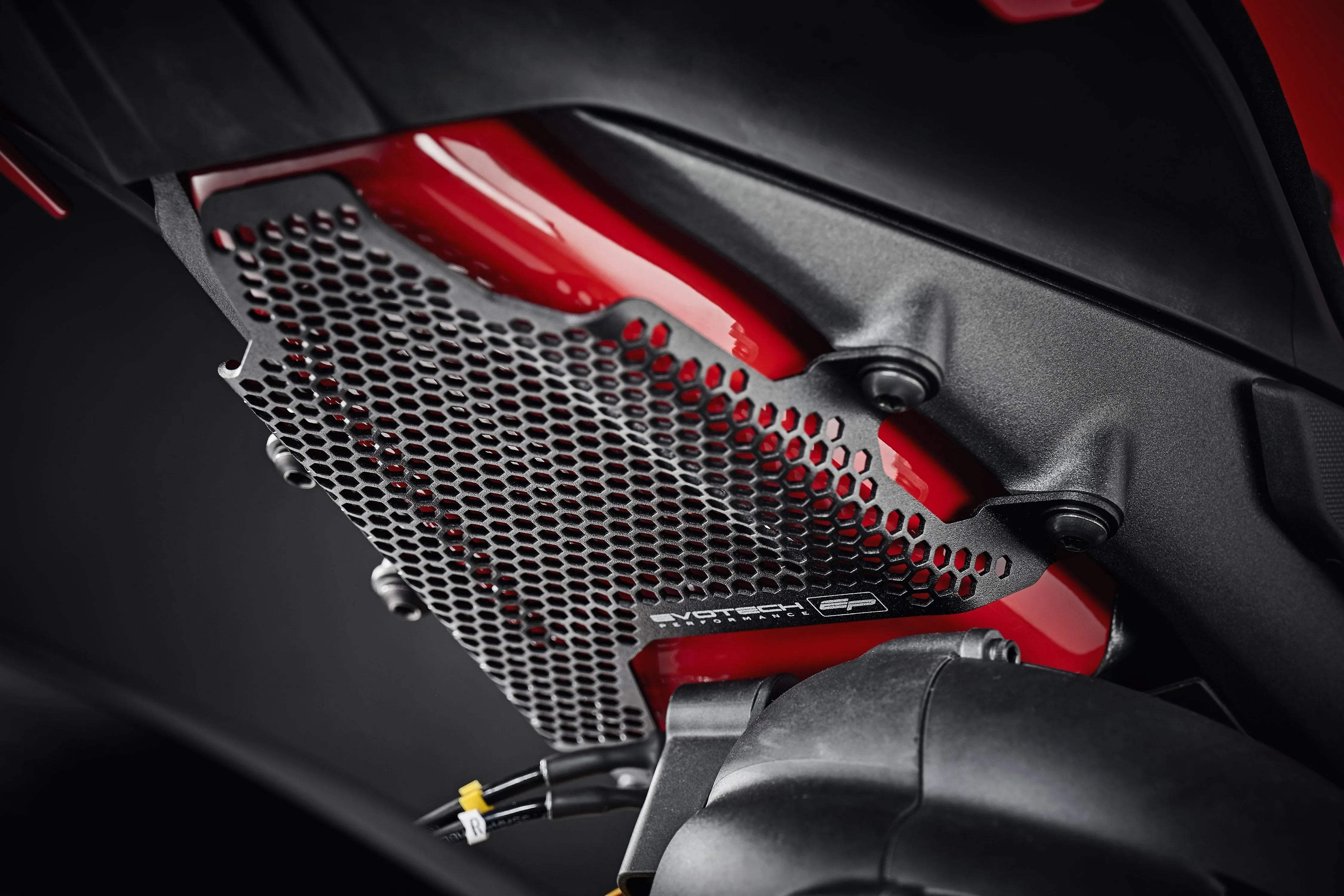 Evotech Ducati Panigale V4 Speciale Fuel Tank Cover Guard (2018-2020) - Soziusfußrastenabdeckung | Evotech Performance