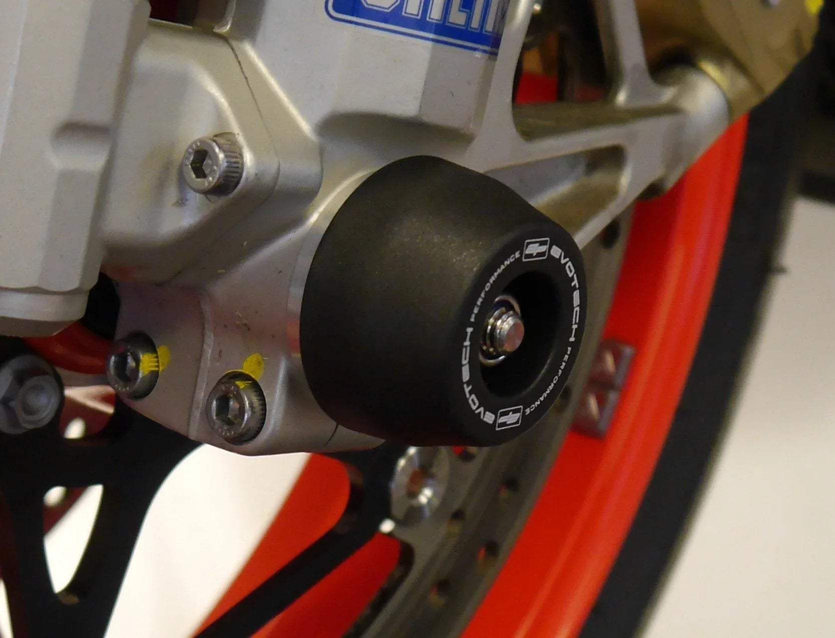 Evotech Front Spindle Bobbins - Aprilia Shiver SL 750 (2007-2016) - Spindle Bobbins | Evotech Performance