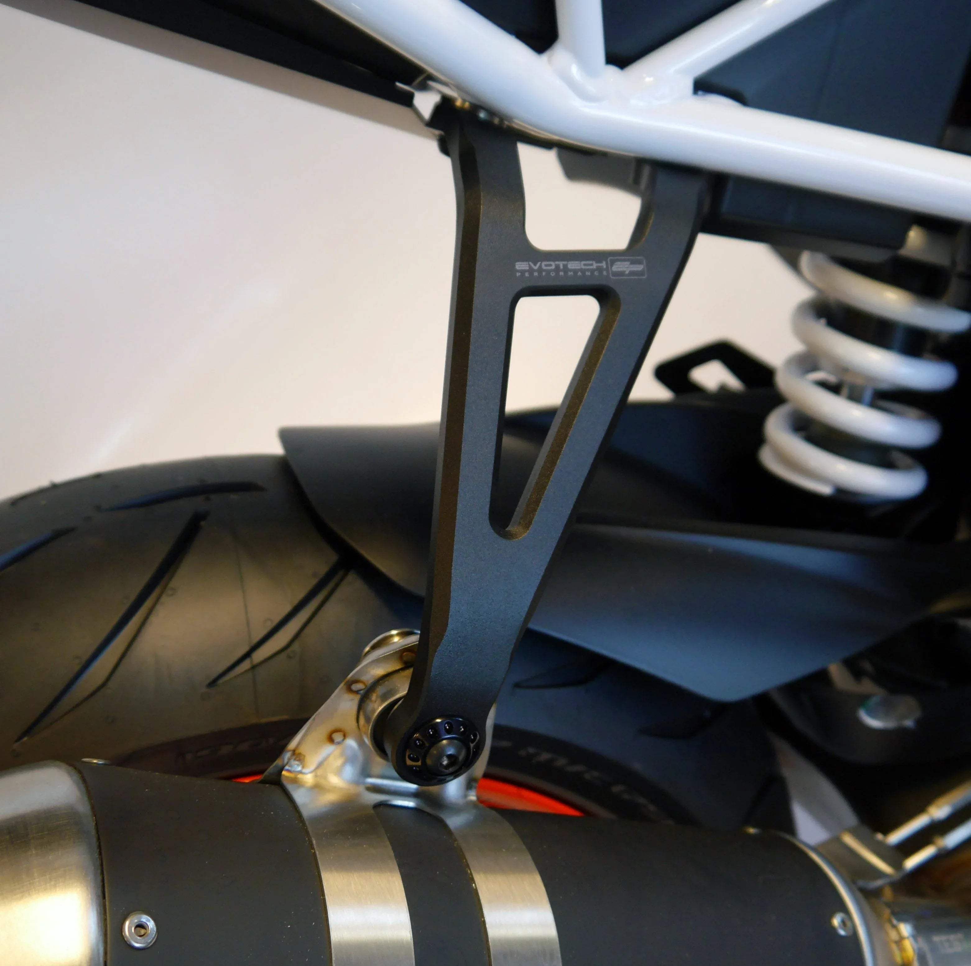 Evotech KTM 1290 Super Duke R Akrapovic Exhaust Hanger & Rectifier Guard Kit 2017 - 2019 - Gleichrichterschutz | Evotech Performance