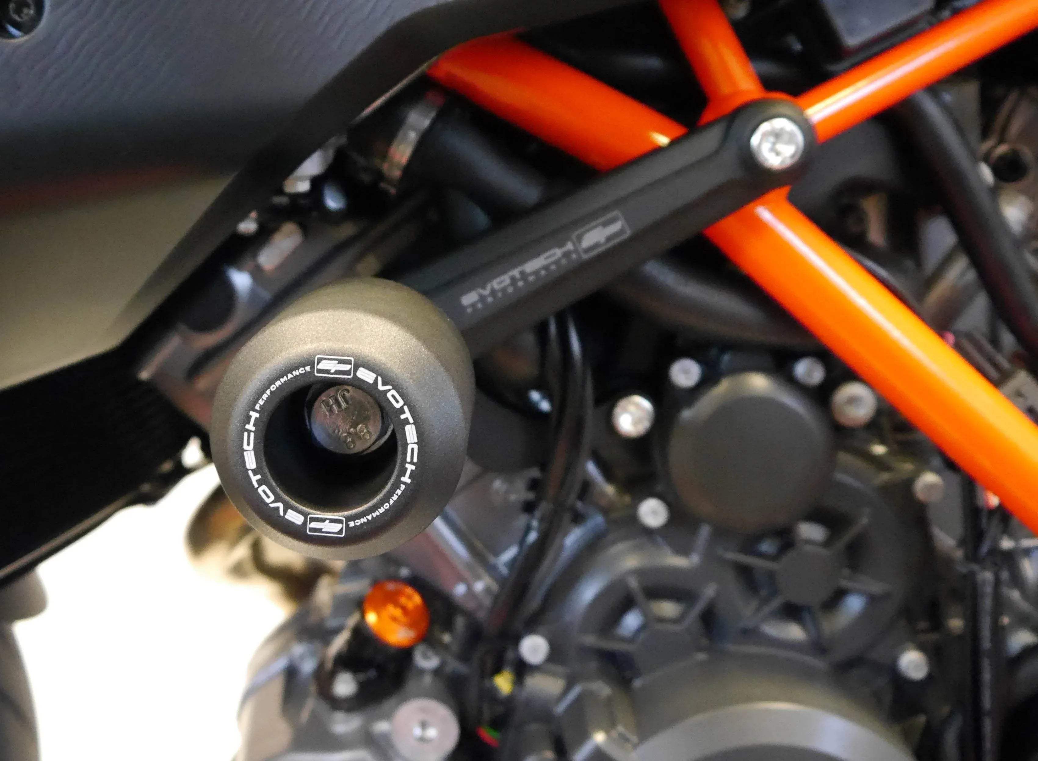 Evotech KTM 1290 Super Duke GT Crash Protection (2019+) - Sturzpads | Evotech Performance