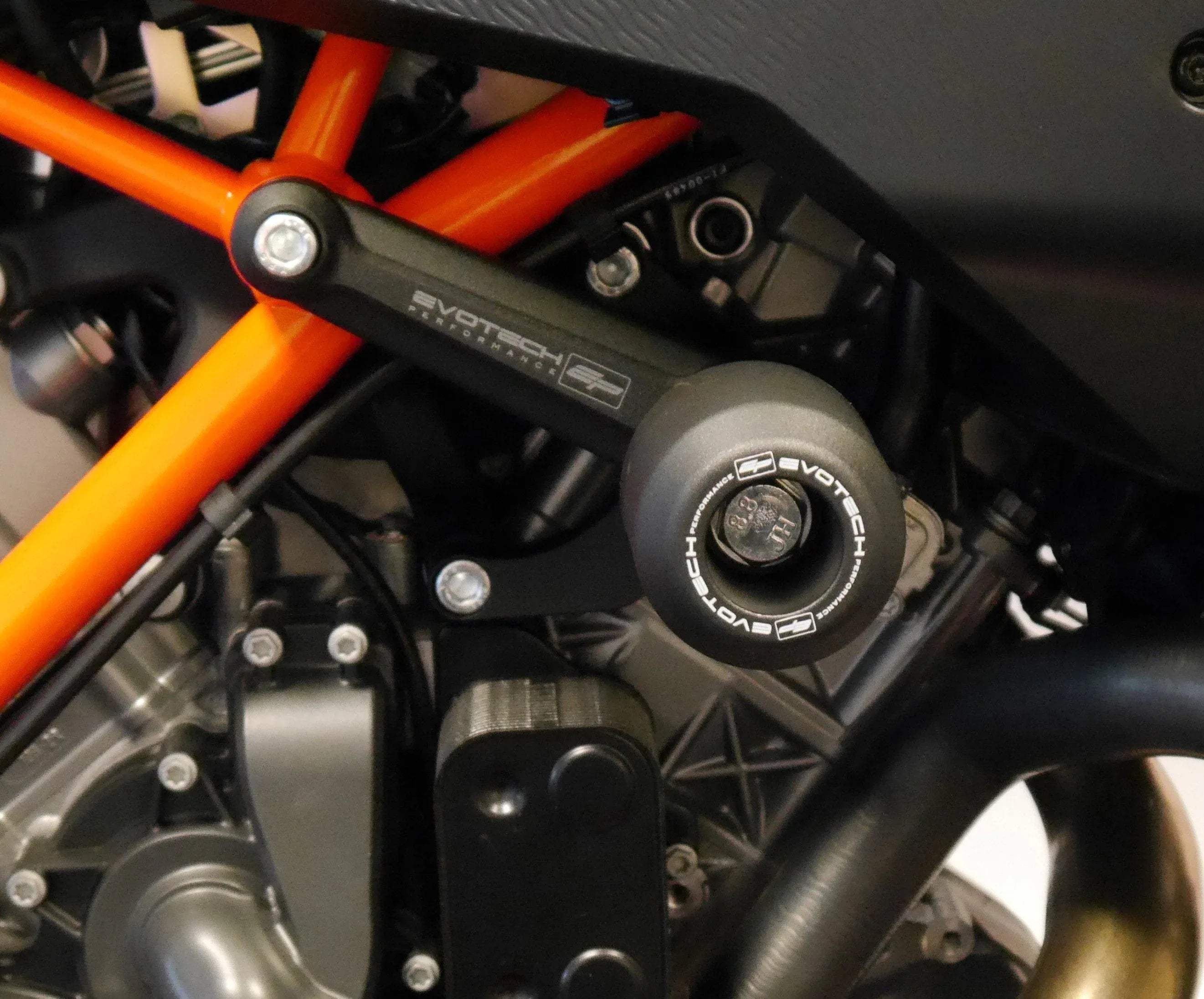 Evotech KTM 1290 Super Duke GT Crash Protection (2019+) - Sturzpads | Evotech Performance