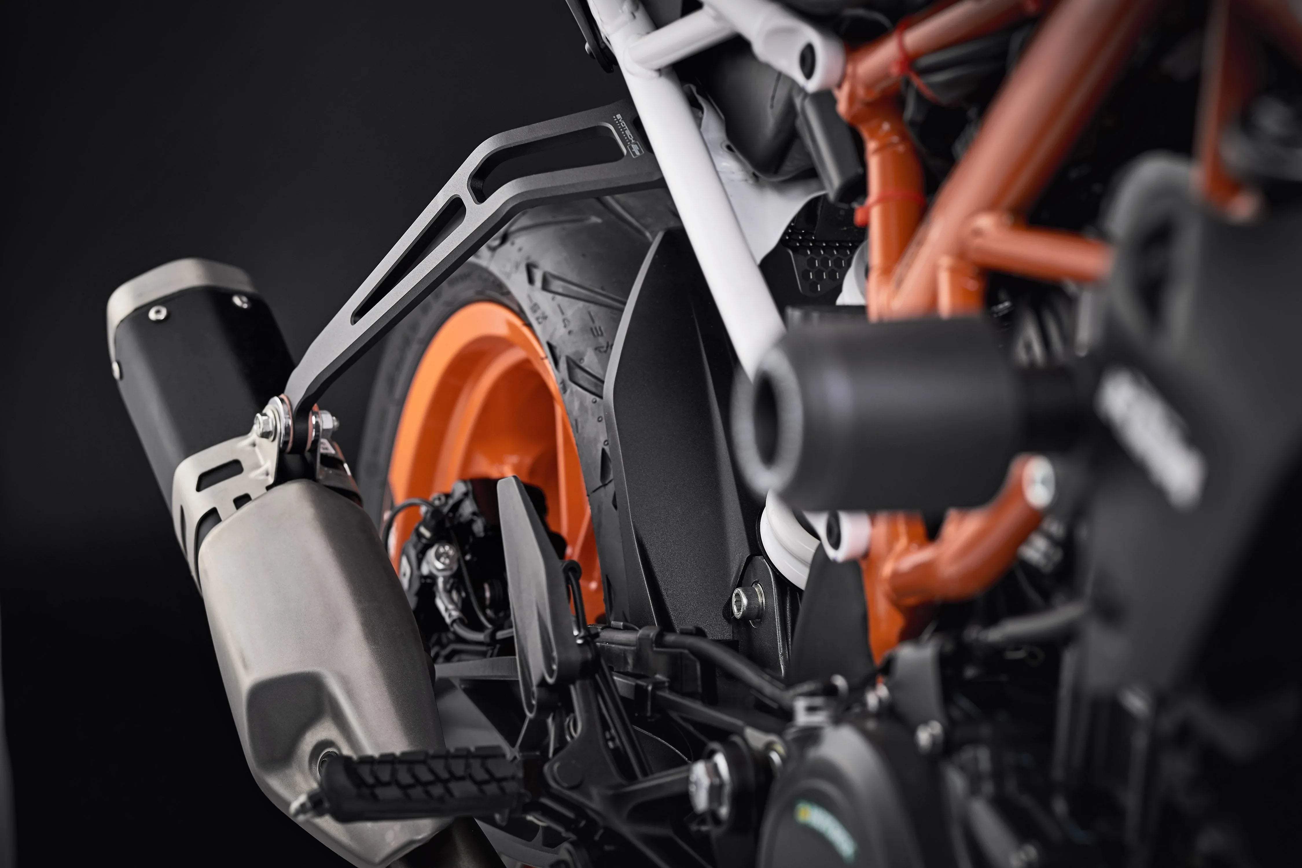 Evotech KTM 125 Duke Exhaust Hanger & Rectifier Guard Set (2017 - 2023) - Gleichrichterschutz | Evotech Performance