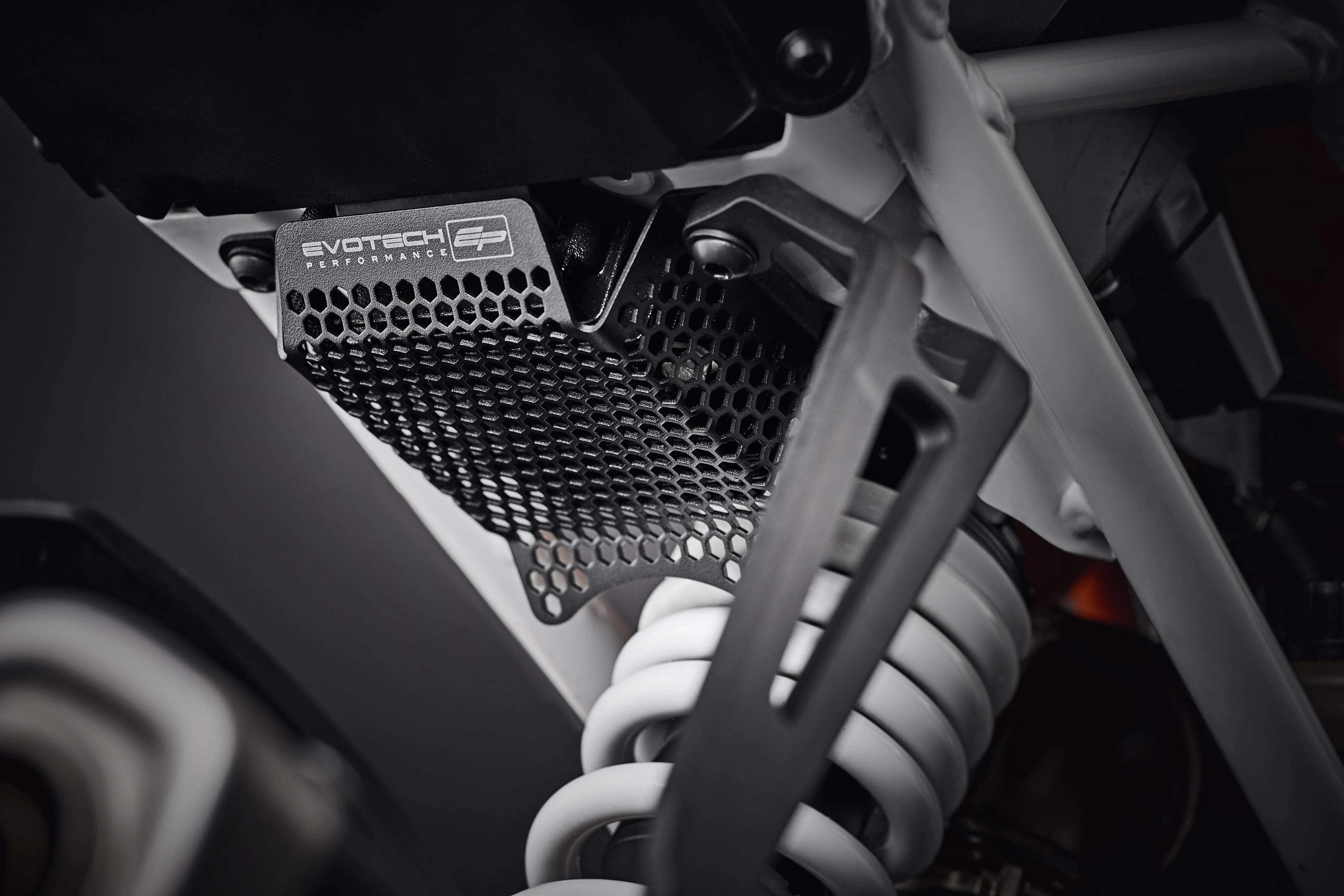 Evotech KTM 125 Duke Exhaust Hanger & Rectifier Guard Set (2017 - 2023) - Gleichrichterschutz | Evotech Performance