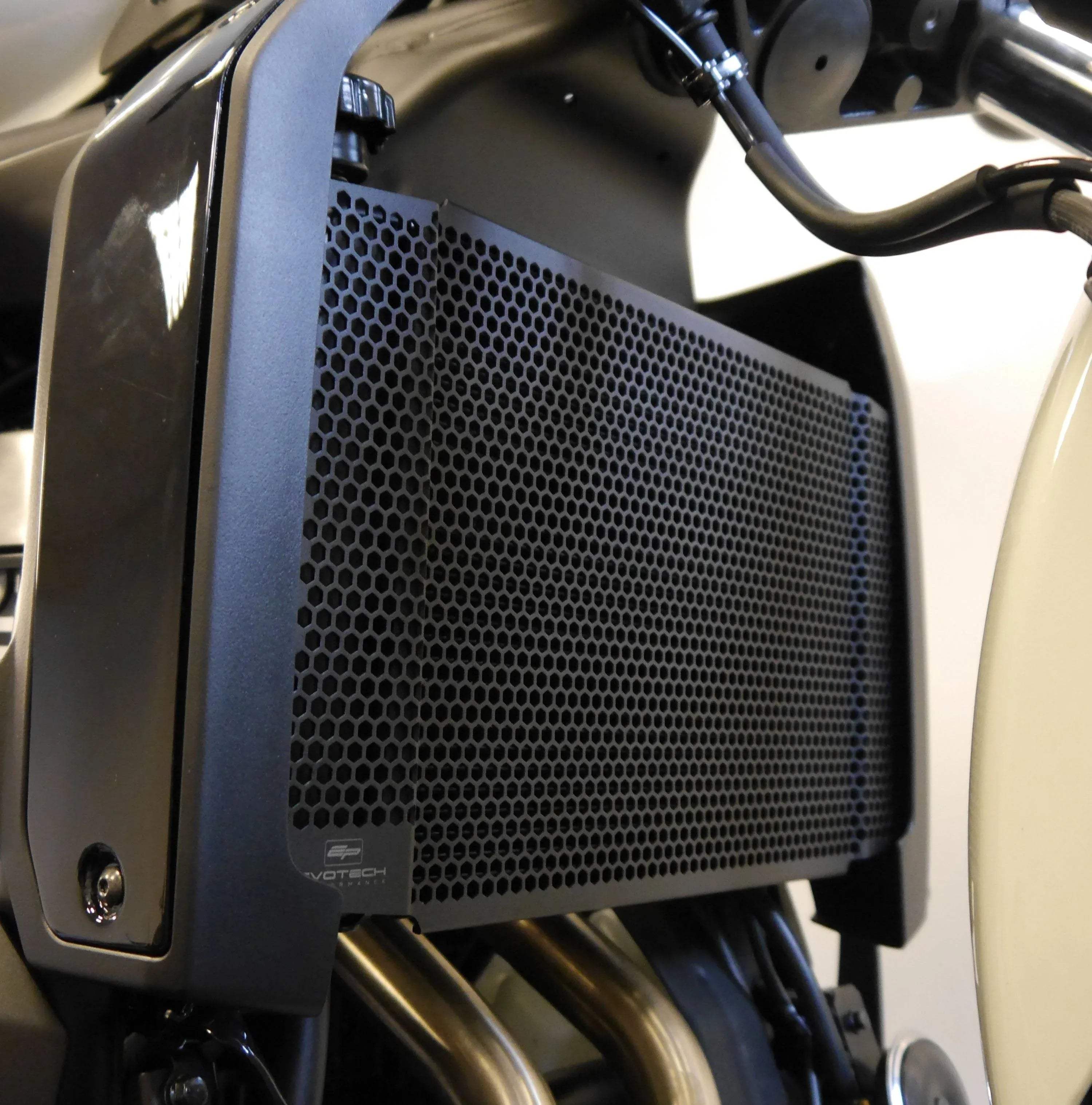 Evotech Kawasaki Vulcan S Cafe Light Tourer Radiator Guard 2018 - Kühlerschutzgitter | Evotech Performance