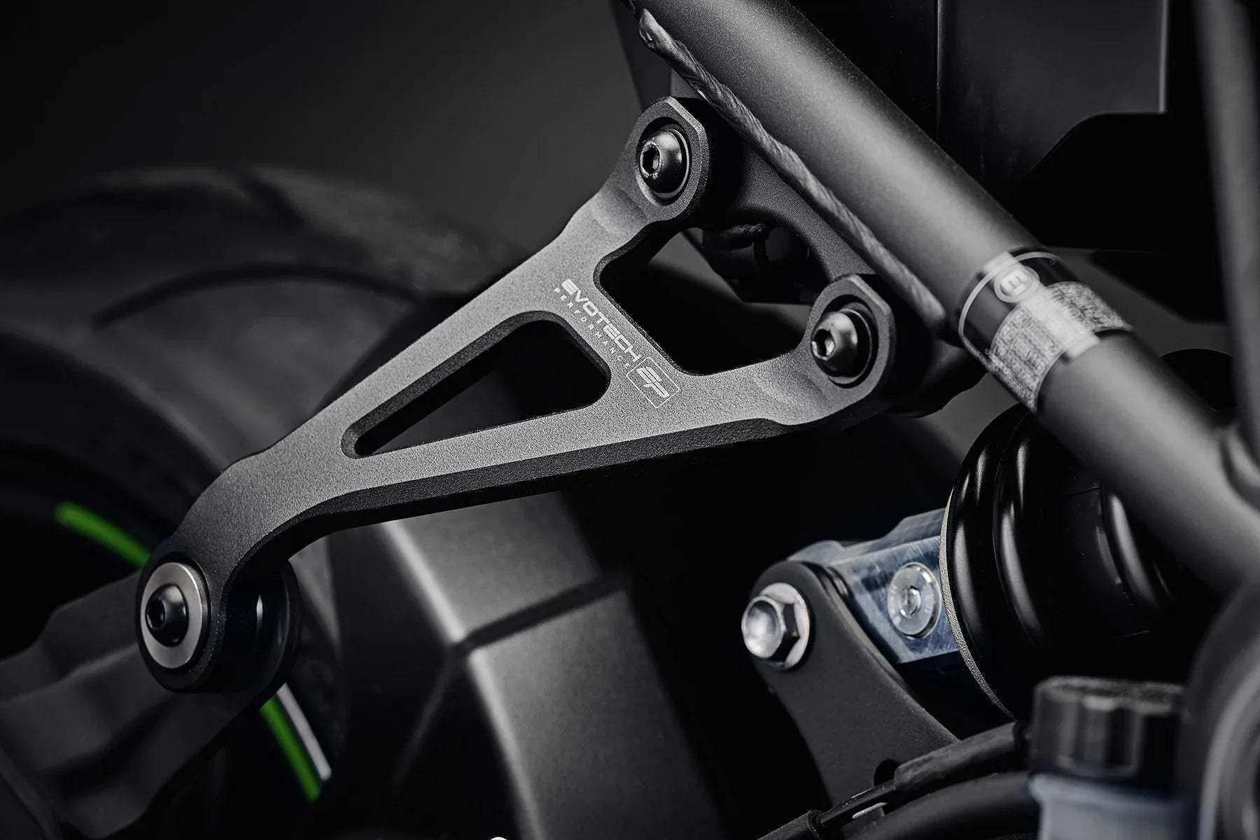 Evotech Performance Kawasaki Z900 Performance Exhaust Hanger & Pillion Footpeg Removal Kit (2021 - 2024) - Auspuffhalterung | Evotech Performance