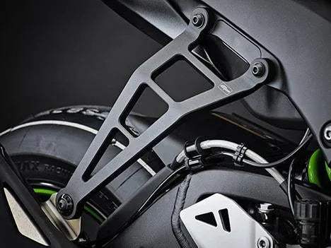 Evotech Kawasaki ZX-10R SE Performance Exhaust Hanger & Pillion Footpeg Removal Kit (2019-2020) - Auspuffhalterung | Evotech Performance