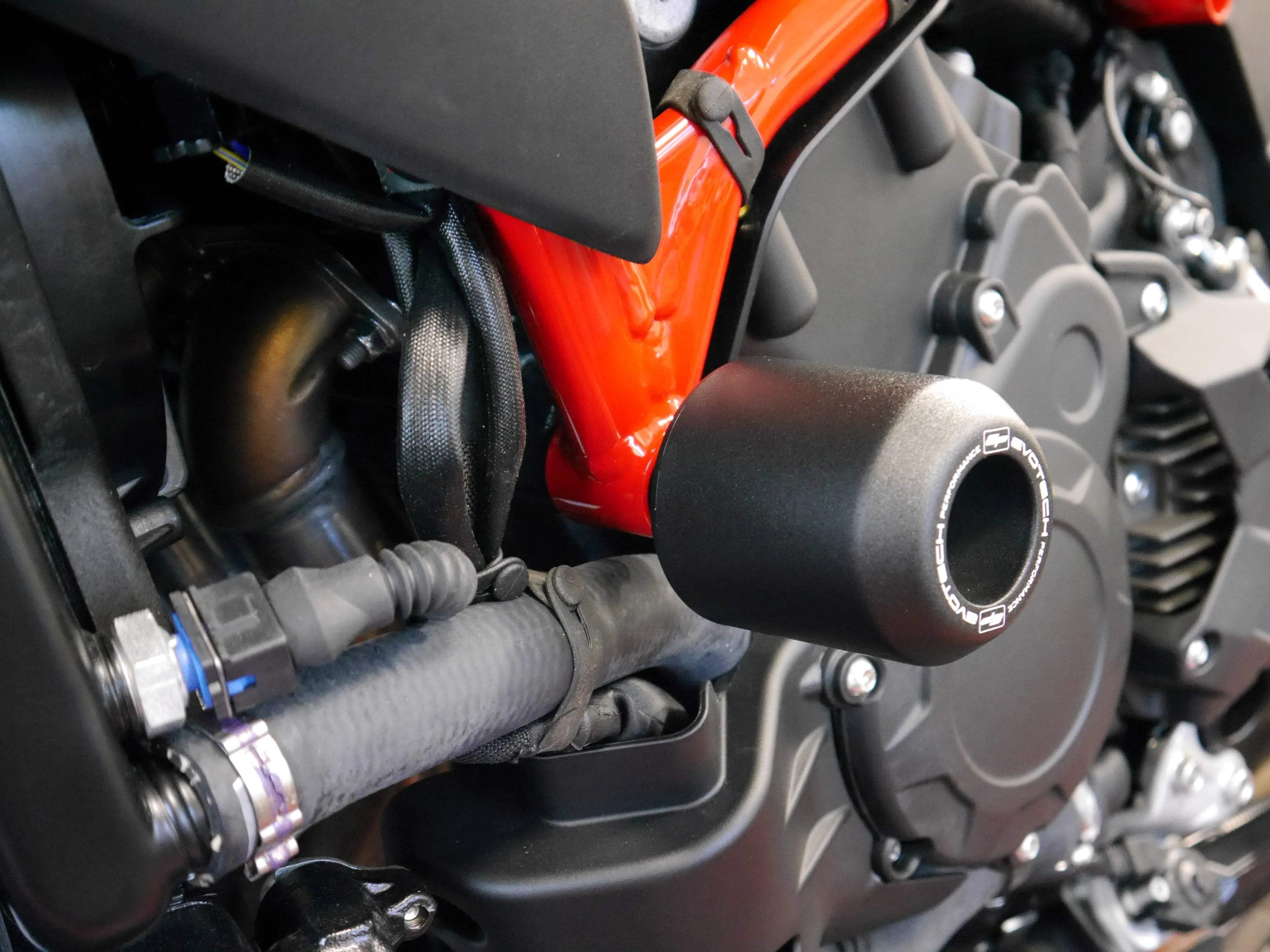 Evotech MV Agusta Brutale 800 RR LH44 Crash Bobbins (2018-2019) - Sturzpads | Evotech Performance