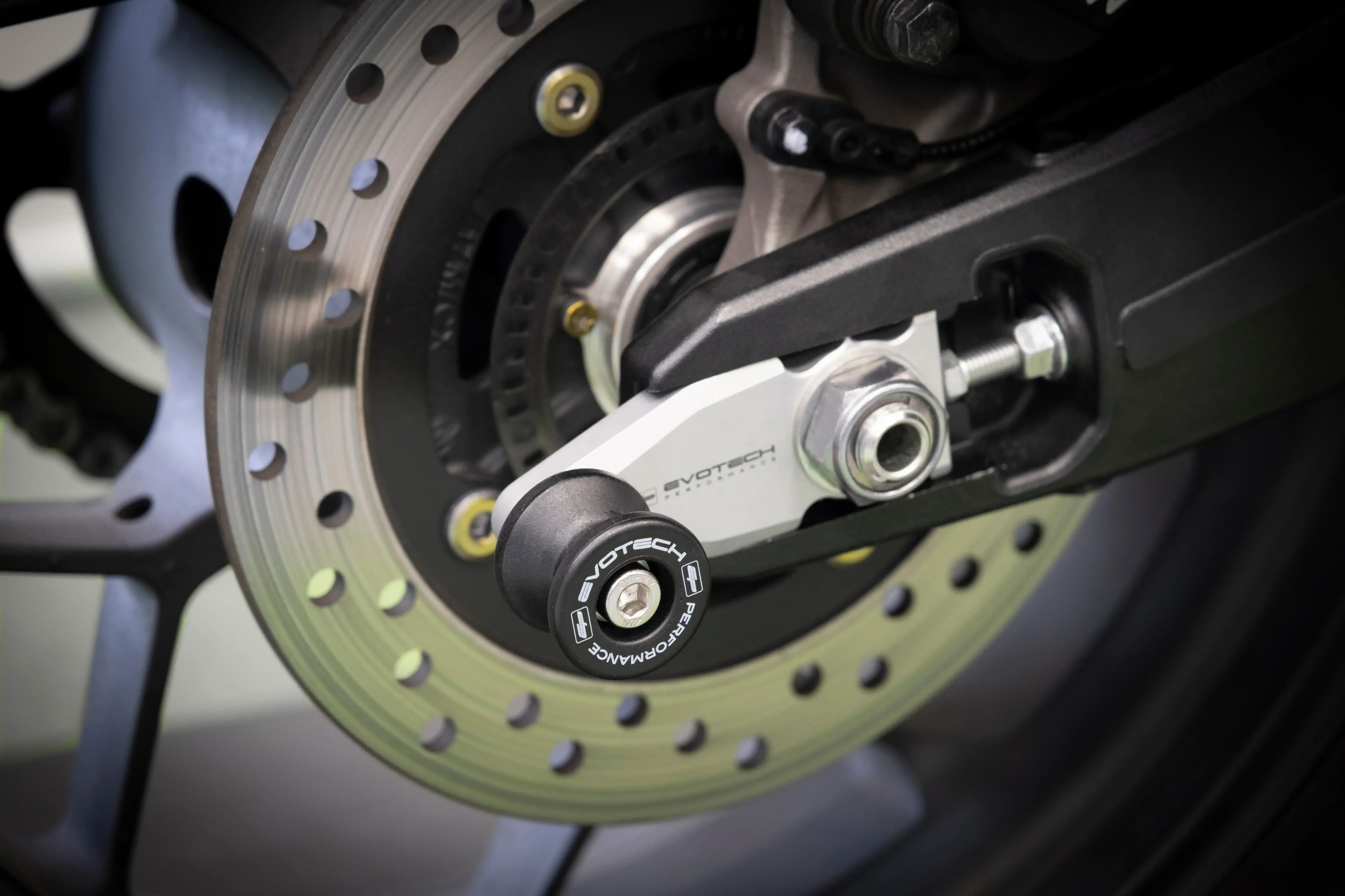 Evotech Paddock Stand Chain Adjuster Blocks - Honda CB650R Neo Sports Cafe (2021 - 2023) - Alu Bobbins | Evotech Performance