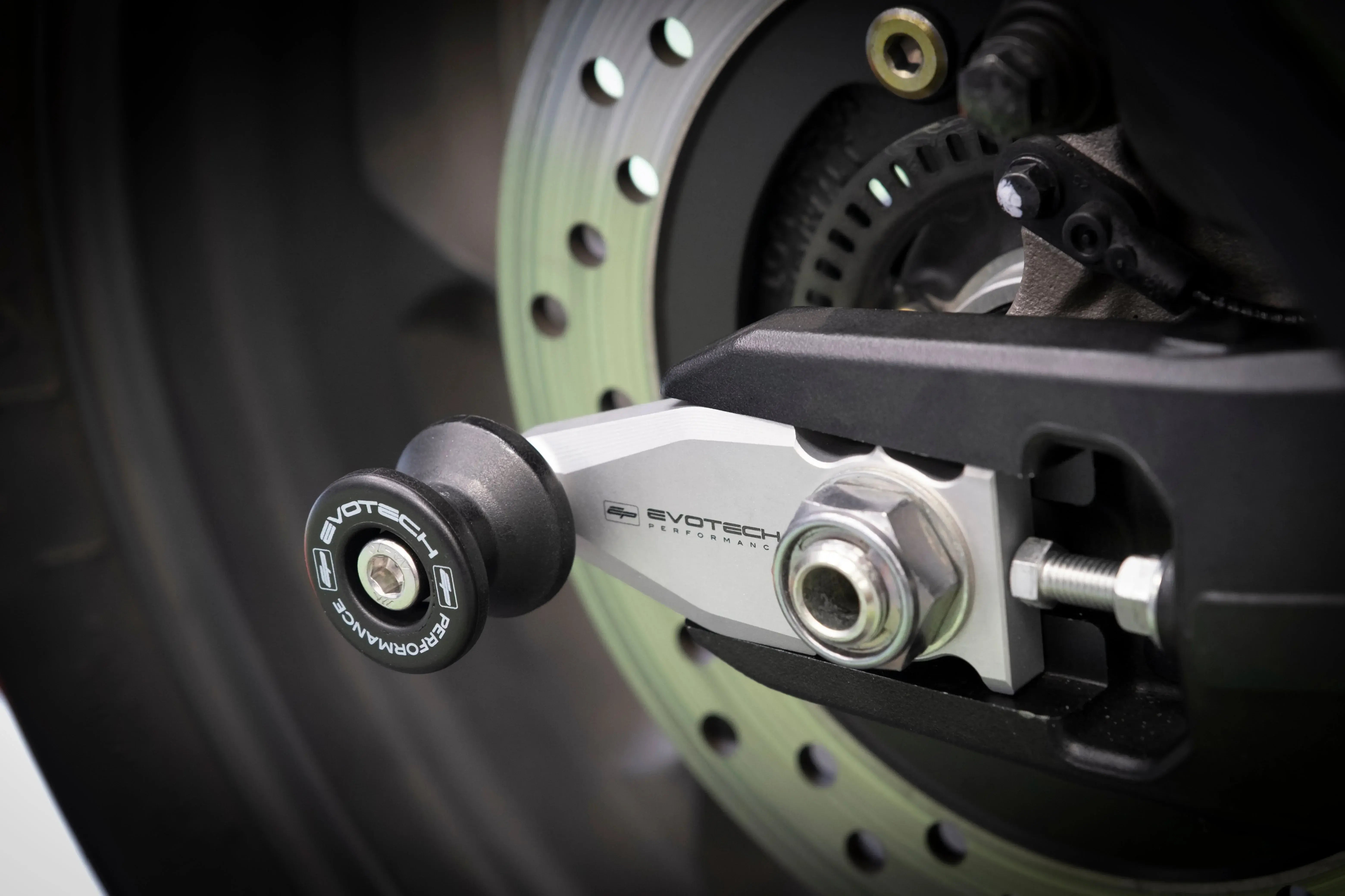 Evotech Paddock Stand Chain Adjuster Blocks - Honda CB650R Neo Sports Cafe (2021 - 2023) - Alu Bobbins | Evotech Performance