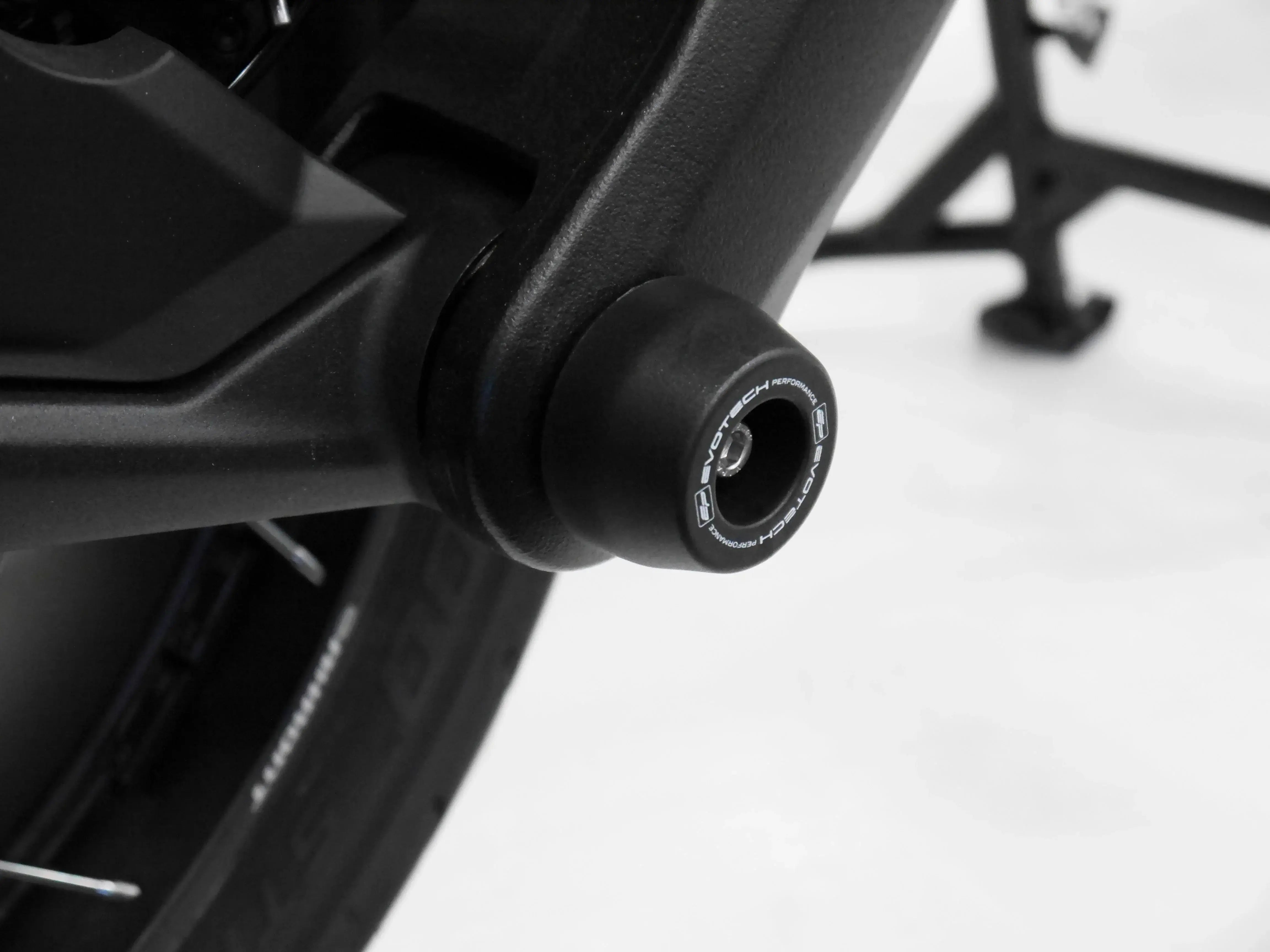 Evotech Performance Swingarm Protection - Triumph Tiger 1200 GT Explorer (2022+) - Spindle Bobbins | Evotech Performance
