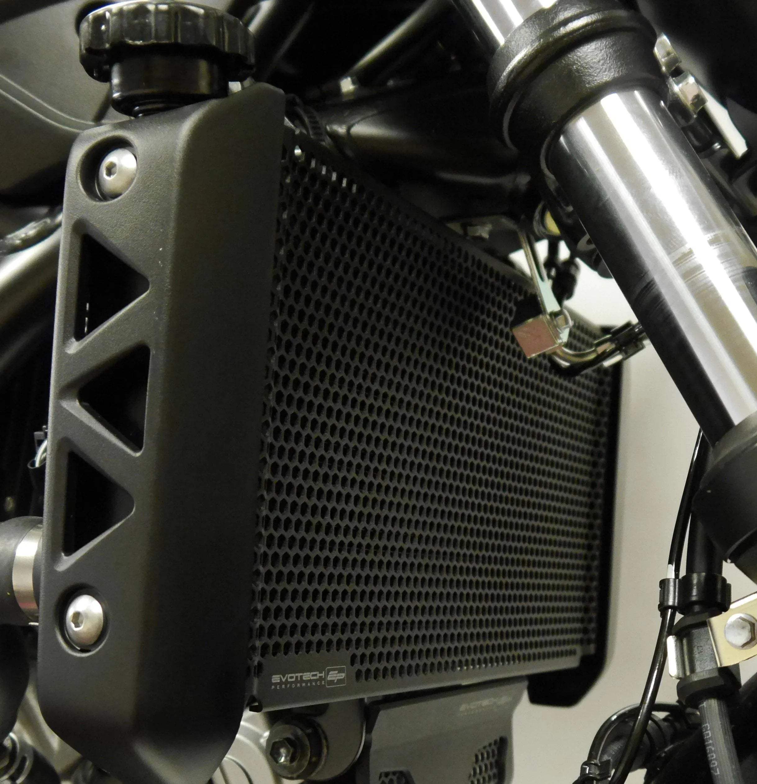 Evotech Radiator Guard - Suzuki SV650 (2016+) - Kühlerschutzgitter | Evotech Performance