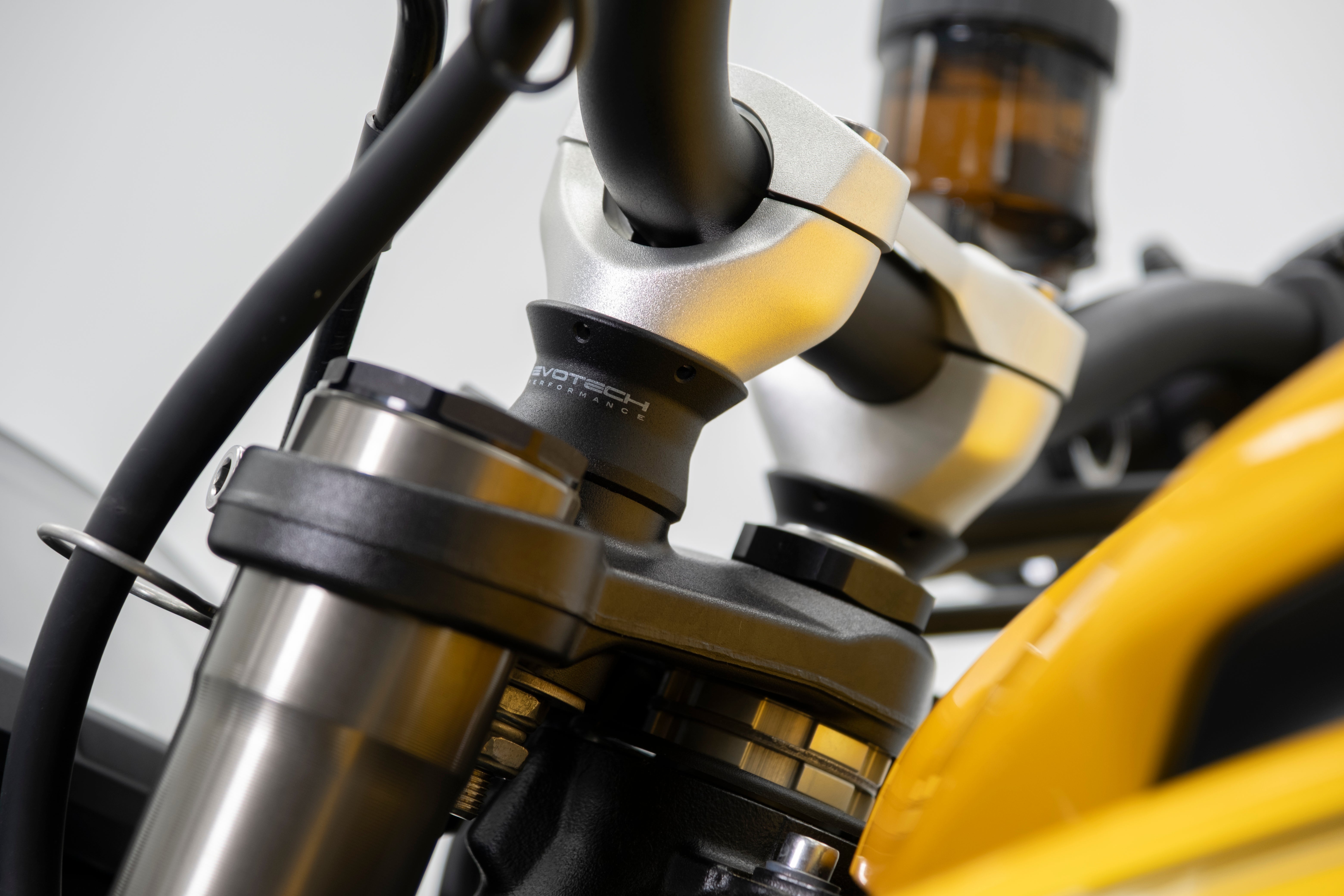 Evotech Handlebar Riser - Triumph Street Triple RS (2017 - 2019)