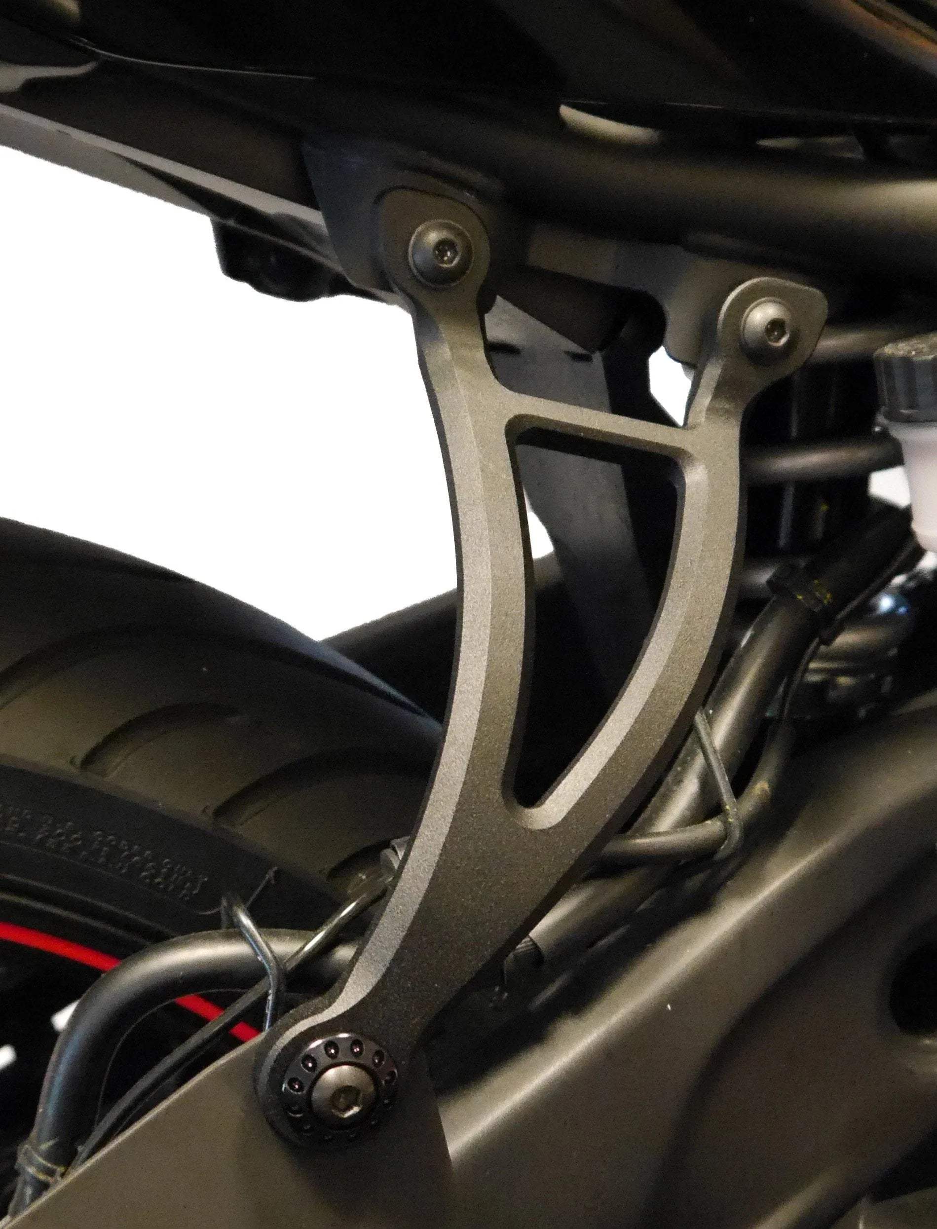 Evotech Yamaha YZF-R3 Exhaust Hanger & Pillion Footpeg Removal Kit (2015+) - Auspuffhalterung | Evotech Performance