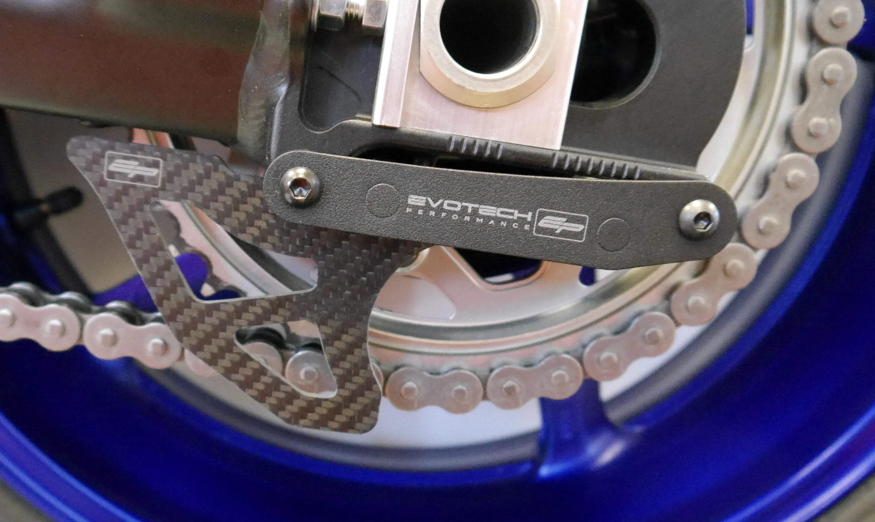 Evotech Performance Carbon Fibre Toe Guard - Yamaha MT-10 (2022+) - Kettenschutz | Evotech Performance