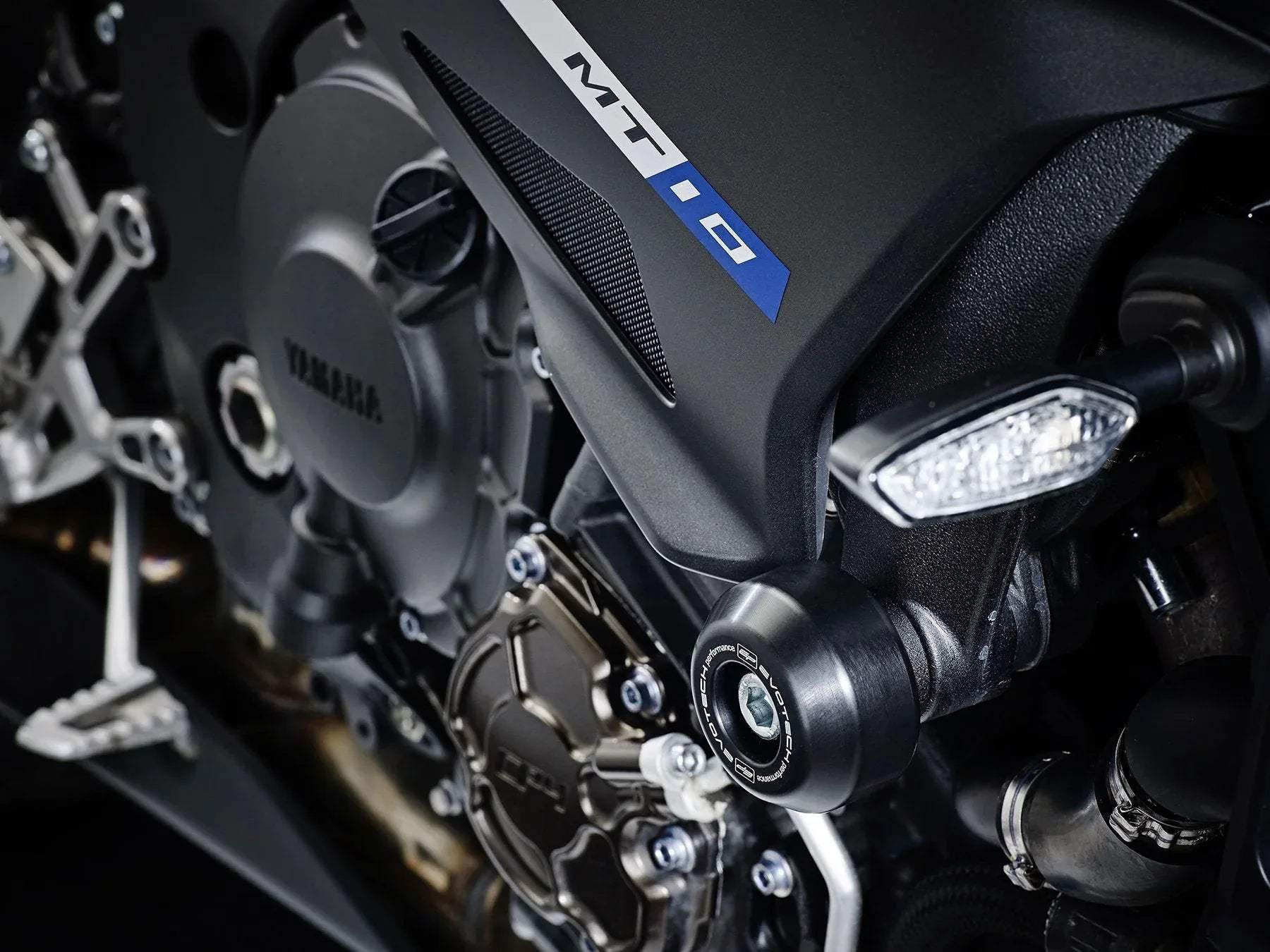 Evotech Yamaha MT-10 Crash Protection Bobbins (2016 - 2021) - Sturzpads | Evotech Performance