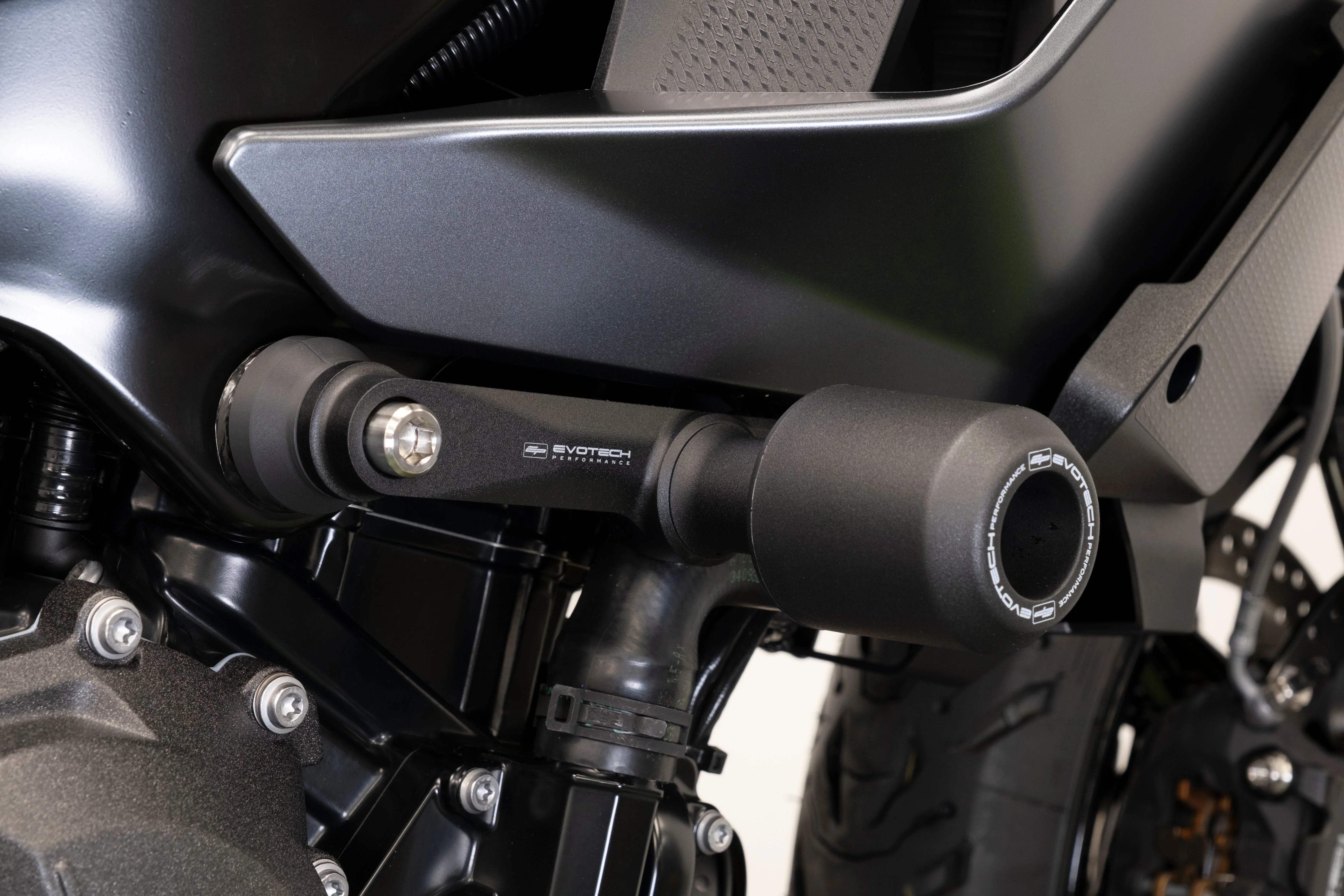 Evotech Crash Protection - BMW F 900 XR Triple Black (2025+) - Sturzpads | Evotech Performance