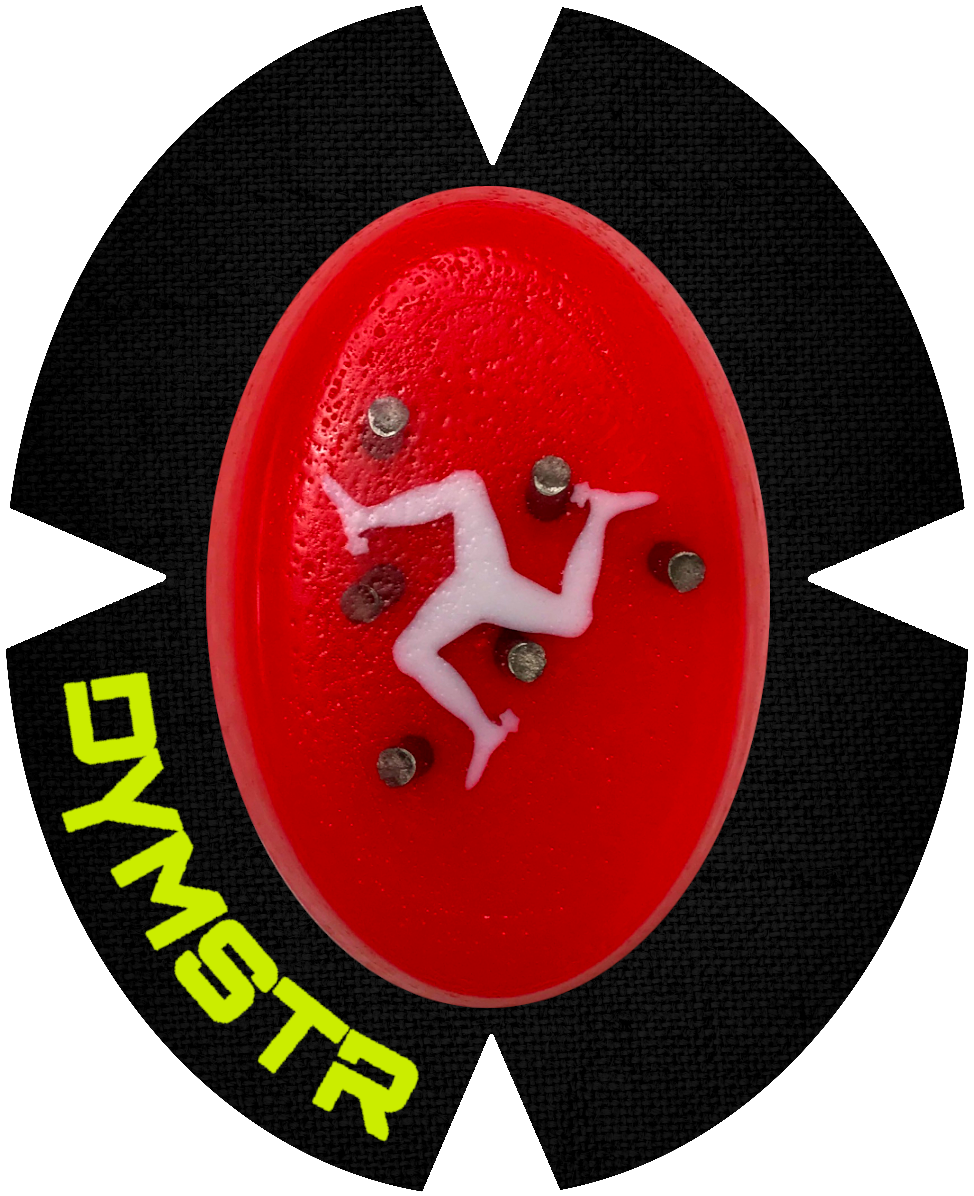 DymoStar / DYMSTR Knieschleifer / Kneeslider aus Kunststoff / plastic rot / Red und weiß / white das Logo im Schleifer ist das Symbol auf der Flagge von Isle of Man. Der Knieschleifer hat Titan Stifte für Funken / Sparky