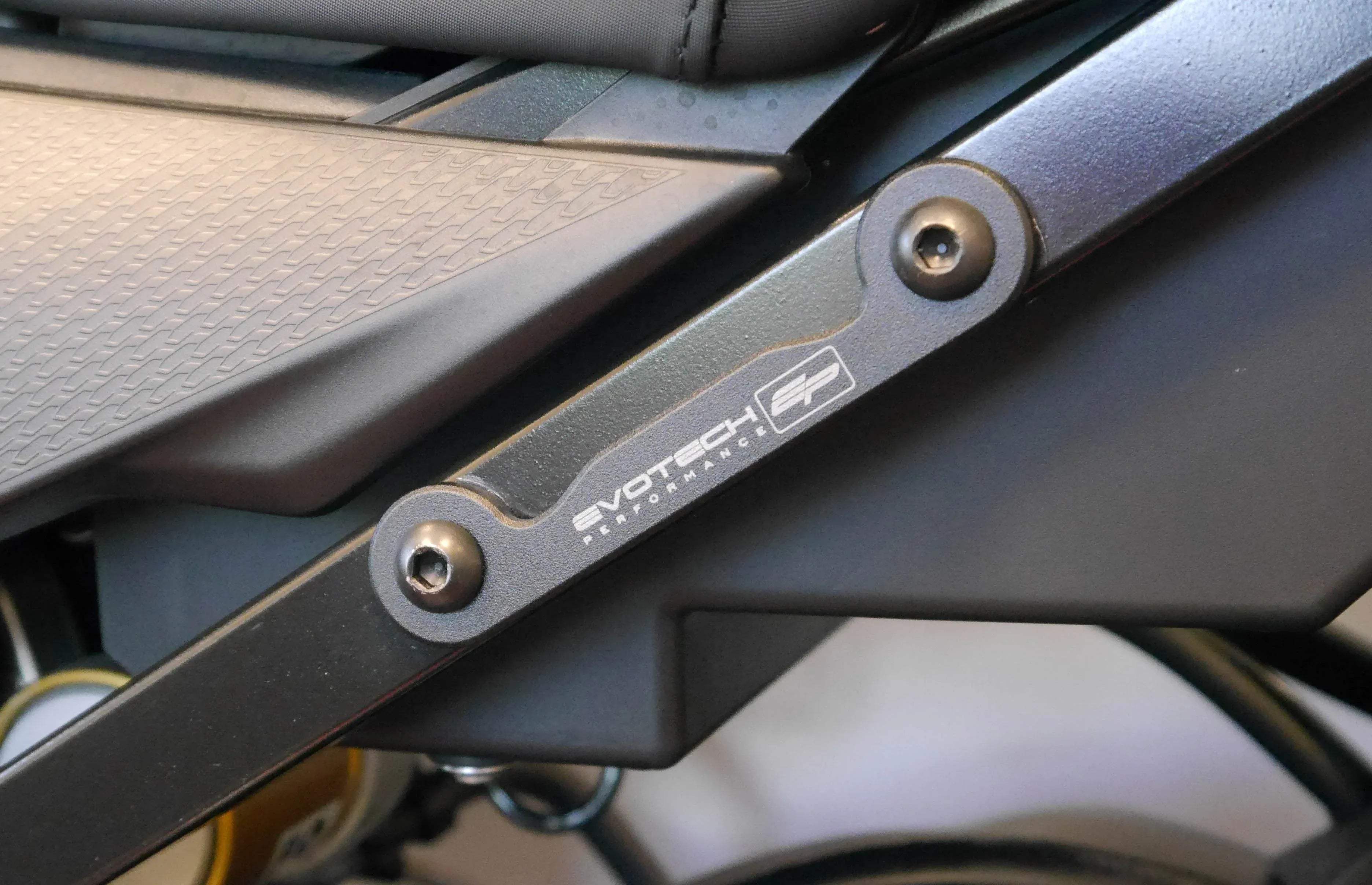 Evotech BMW S 1000 R Pillion Footpeg Removal Kit (2013 - 2016) - Soziusfußrastenabdeckung | Evotech Performance